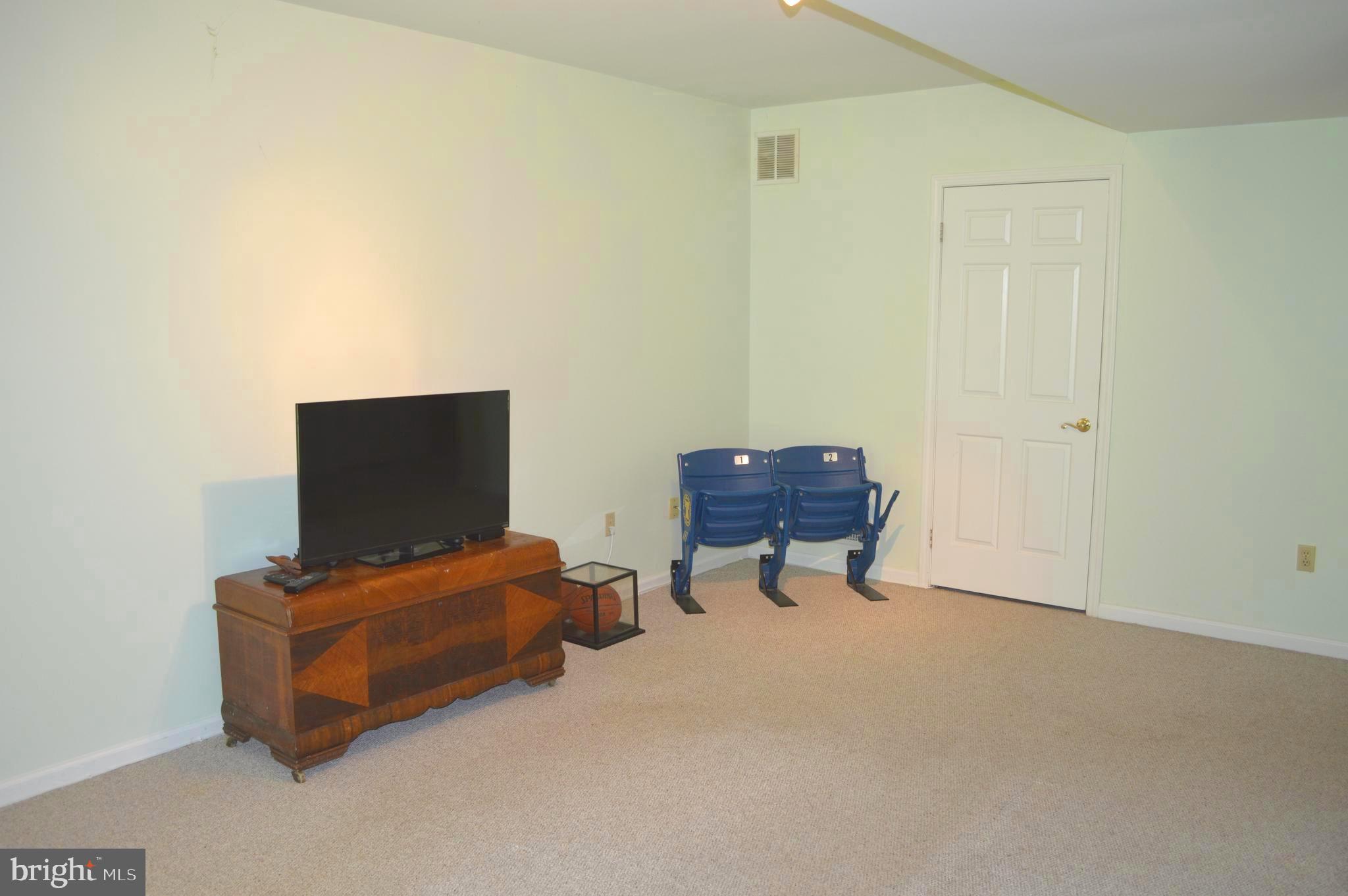 PONDS EDGE - Residential