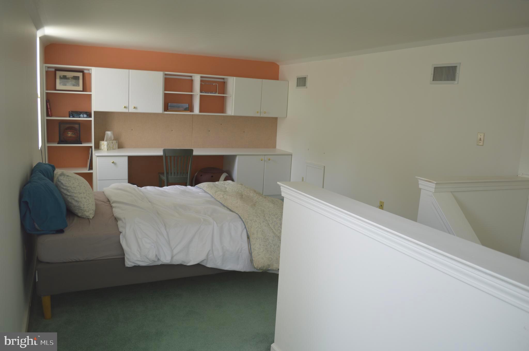 PONDS EDGE - Residential