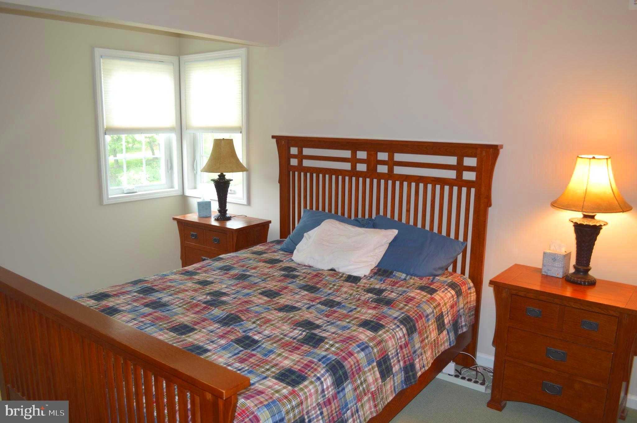 PONDS EDGE - Residential