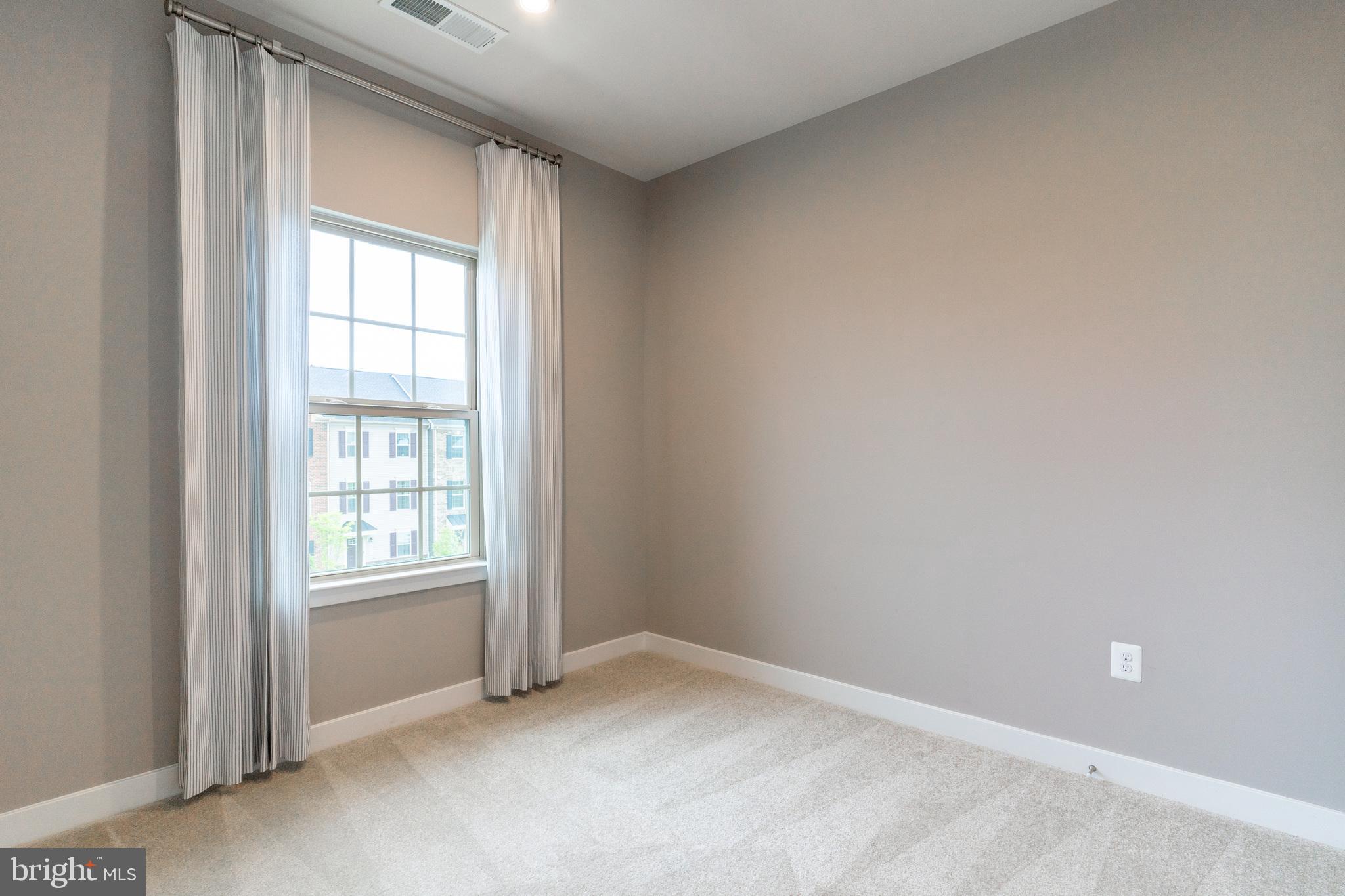 TIMOTHY BRANCH TOWNS - Residential Lease