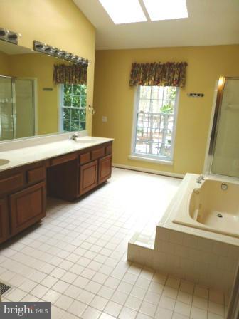 TWIN OAKS - Residential