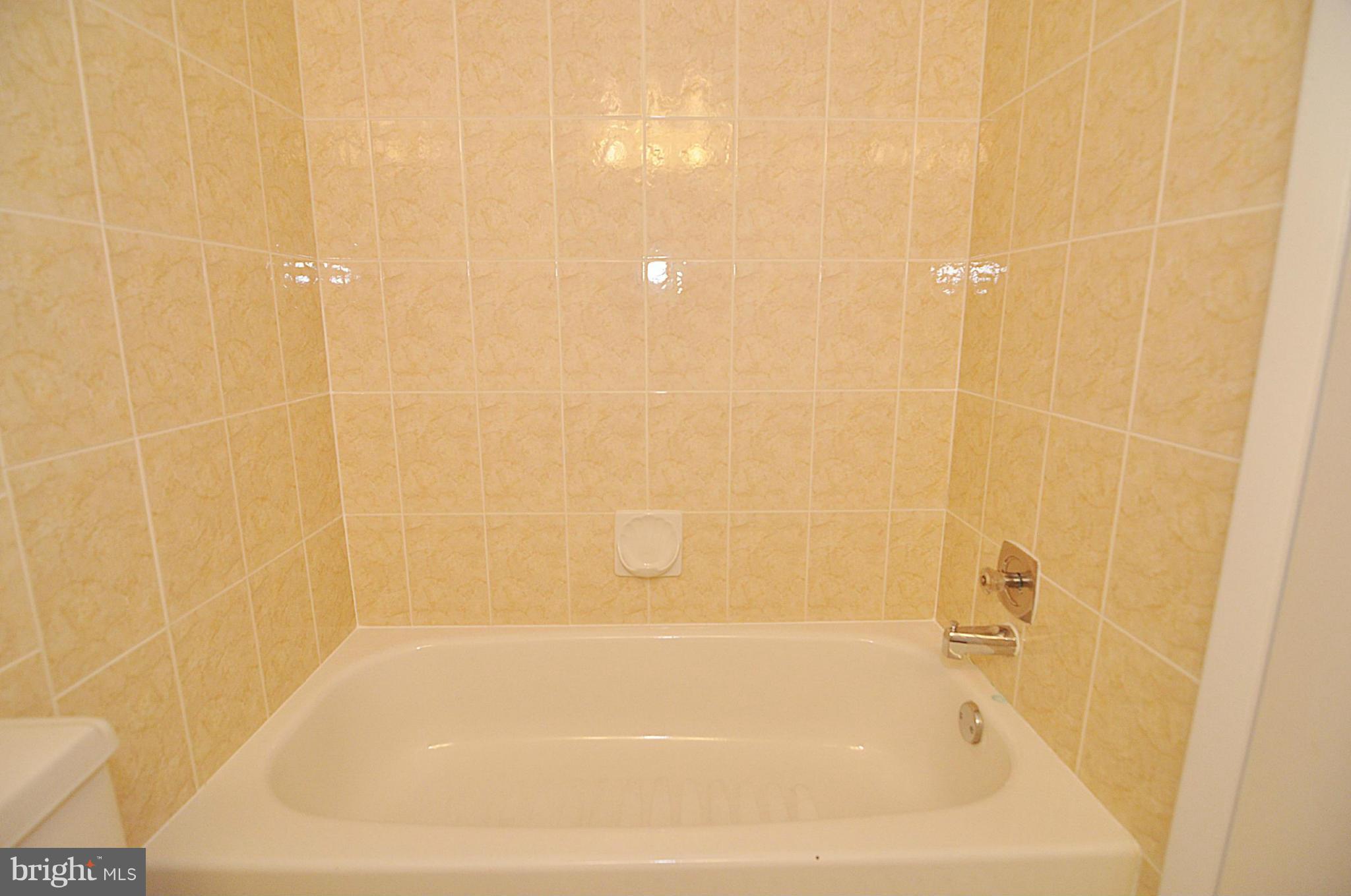 SOUTHAMPTON - Residential Lease