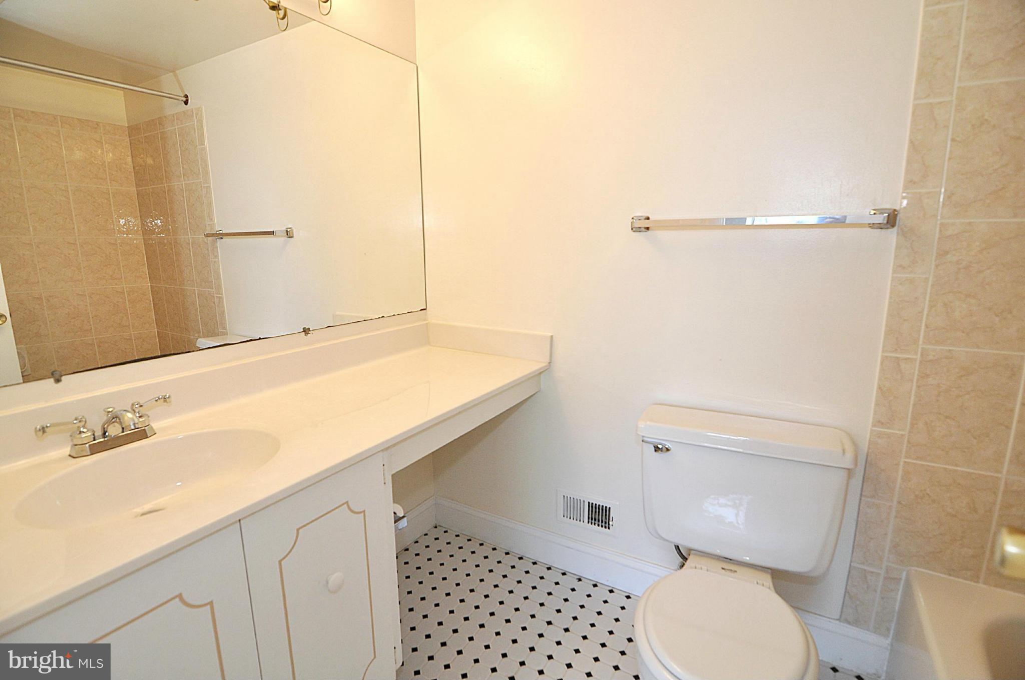 SOUTHAMPTON - Residential Lease