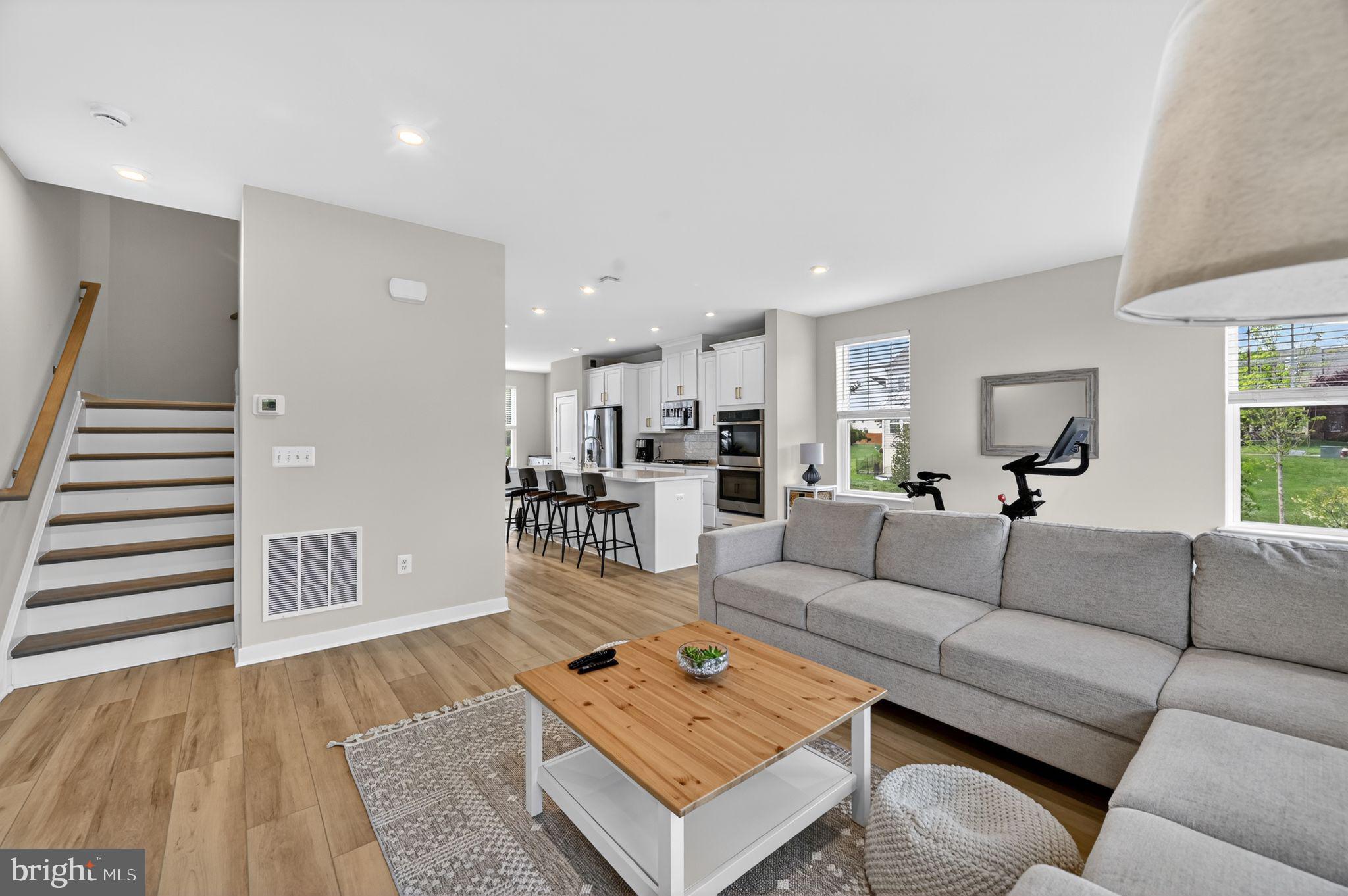 ARCOLA TOWN CENTER - Residential