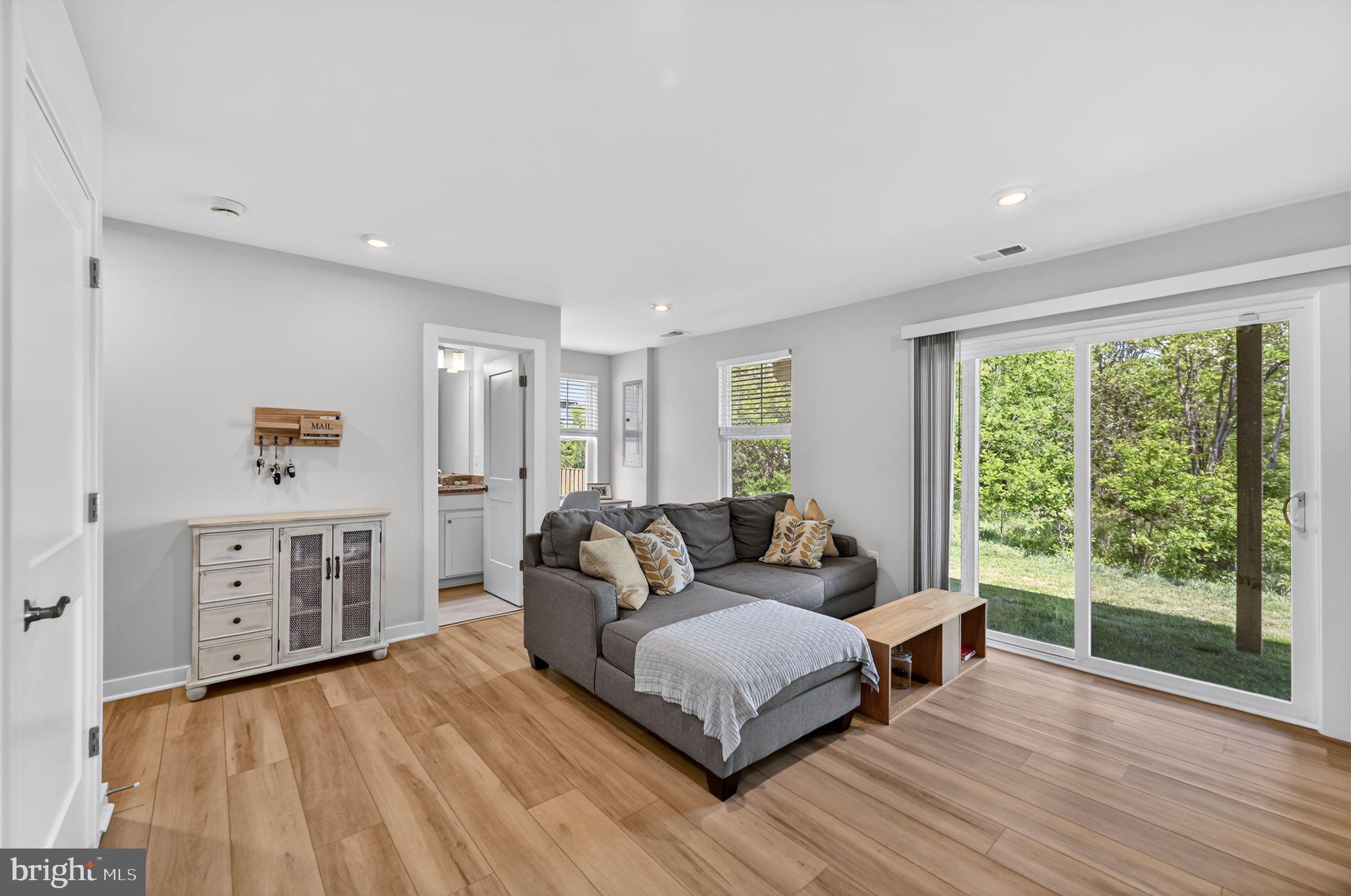ARCOLA TOWN CENTER - Residential