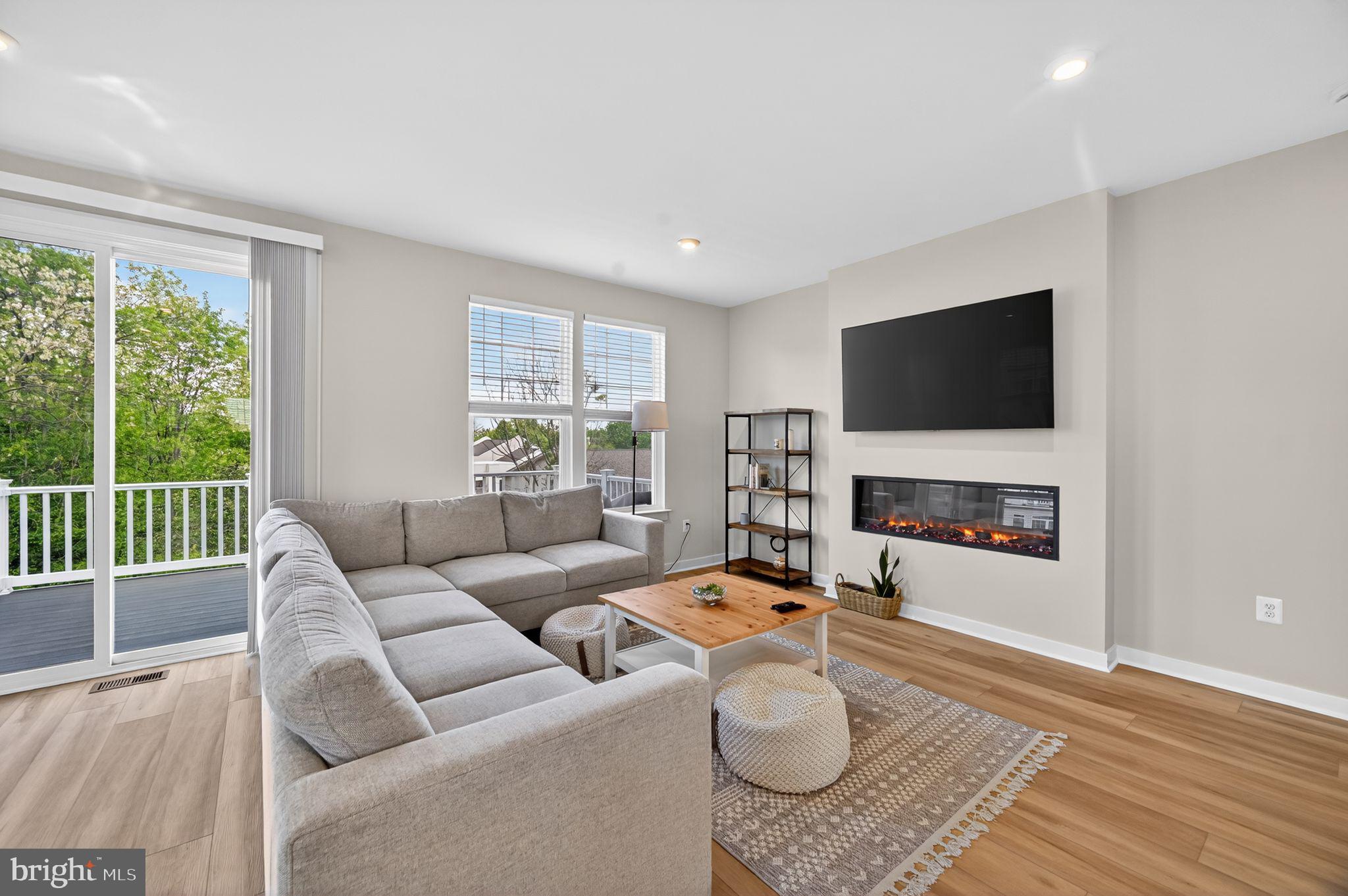 ARCOLA TOWN CENTER - Residential