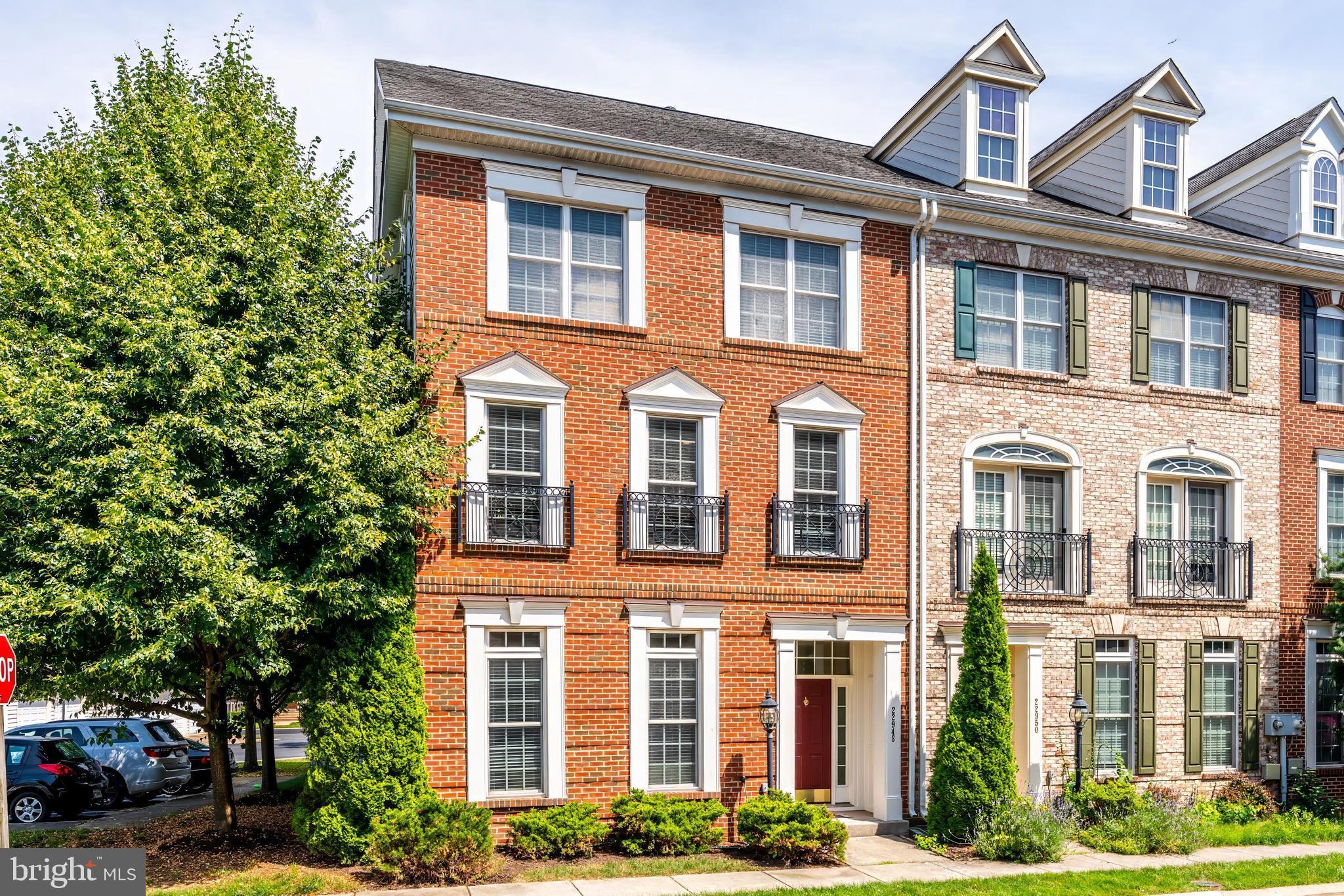 22948 FANSHAW SQUARE