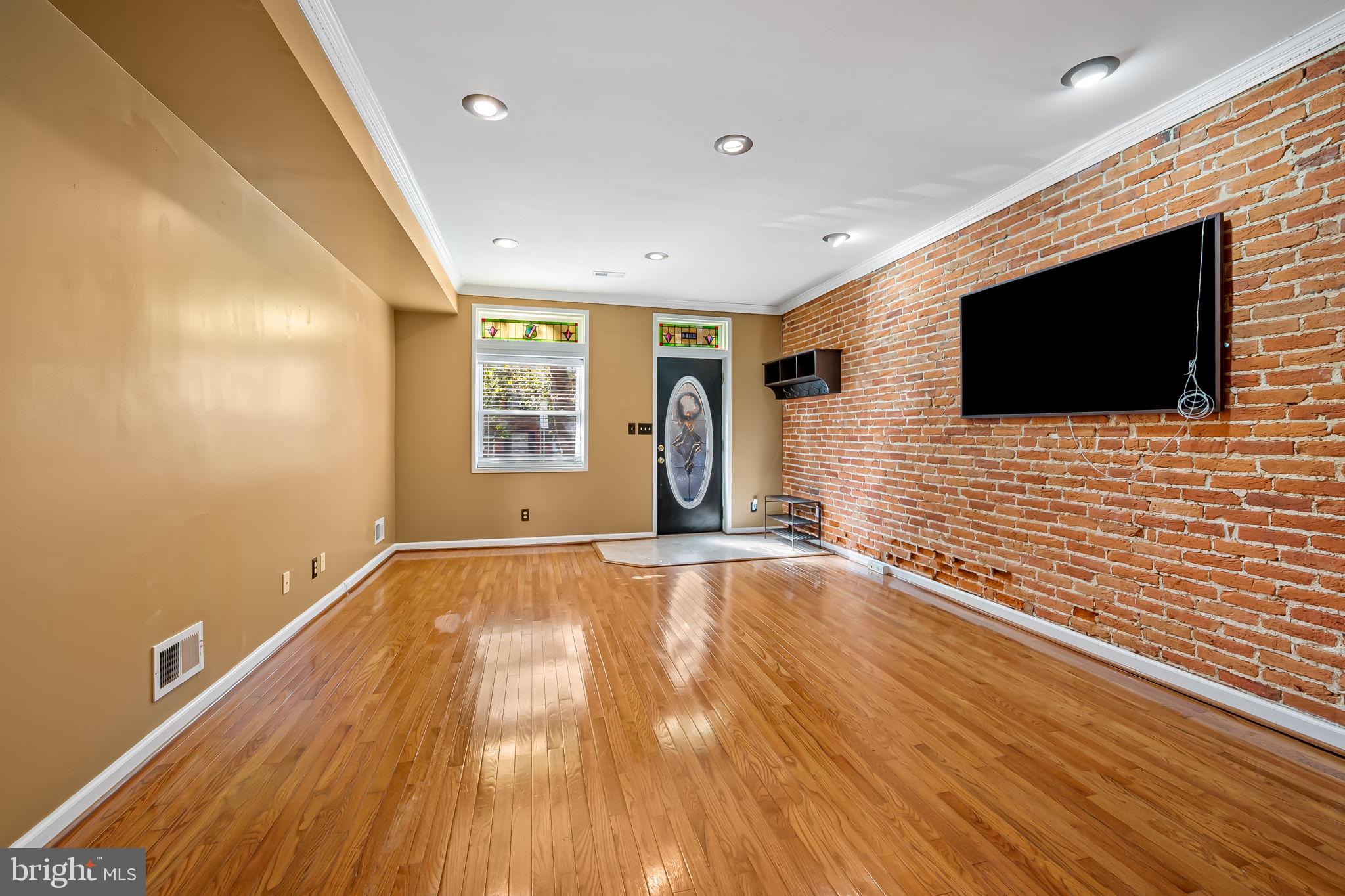 2314 FLEET STREET