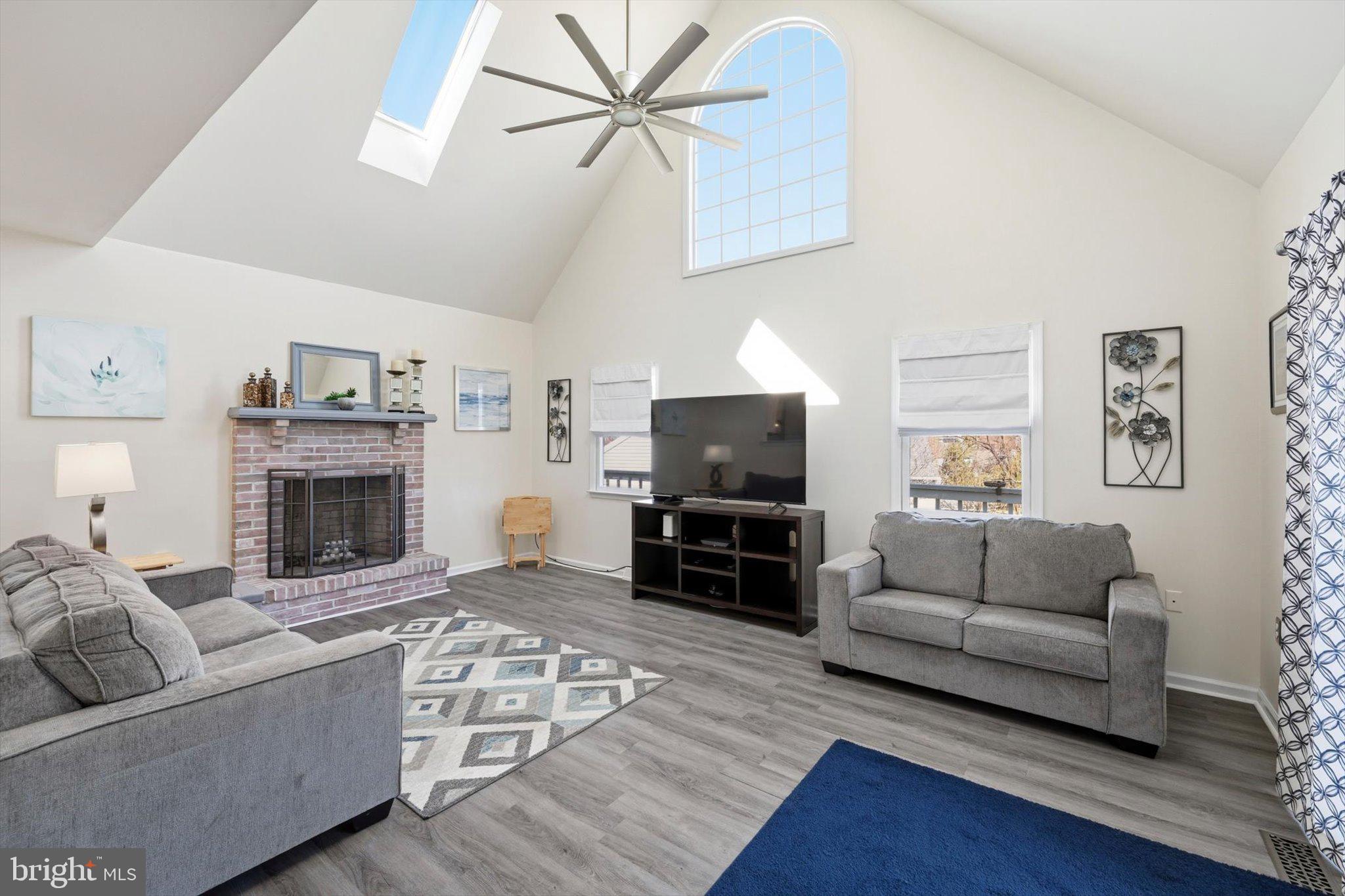 NORTHRIDGE - Residential