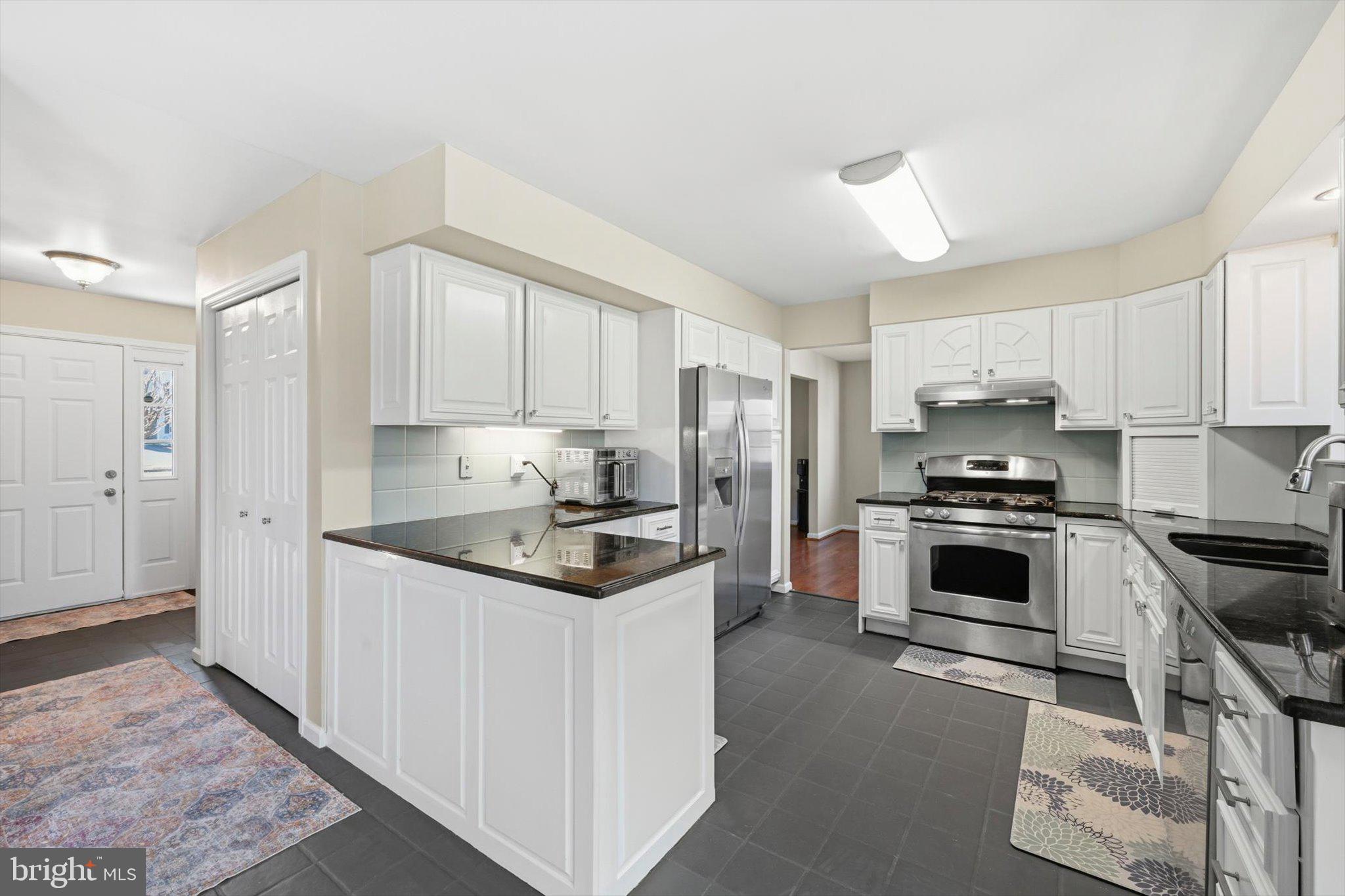 NORTHRIDGE - Residential