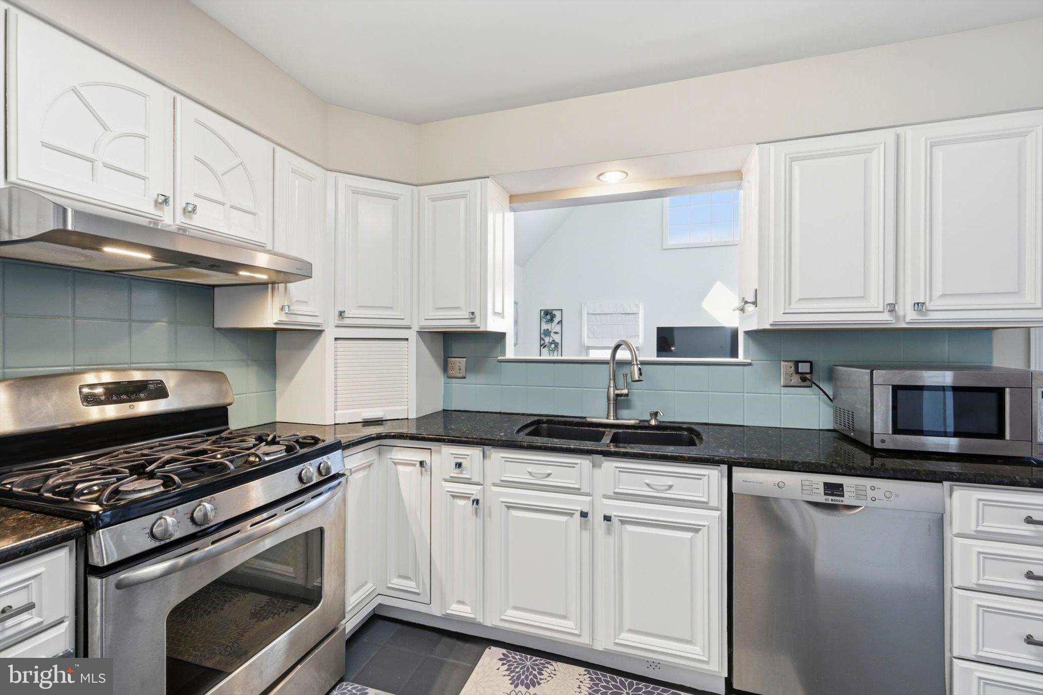 NORTHRIDGE - Residential