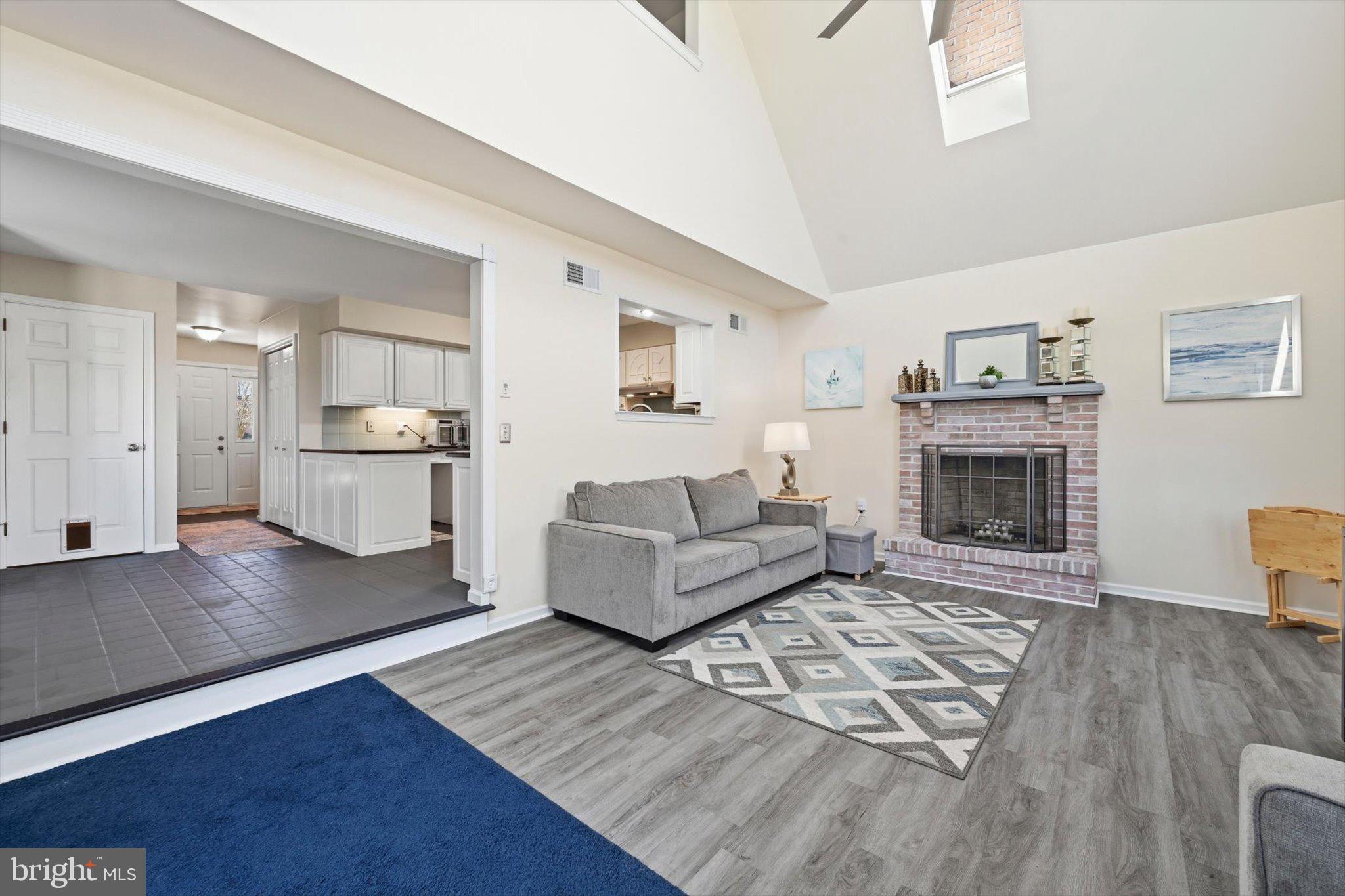 NORTHRIDGE - Residential