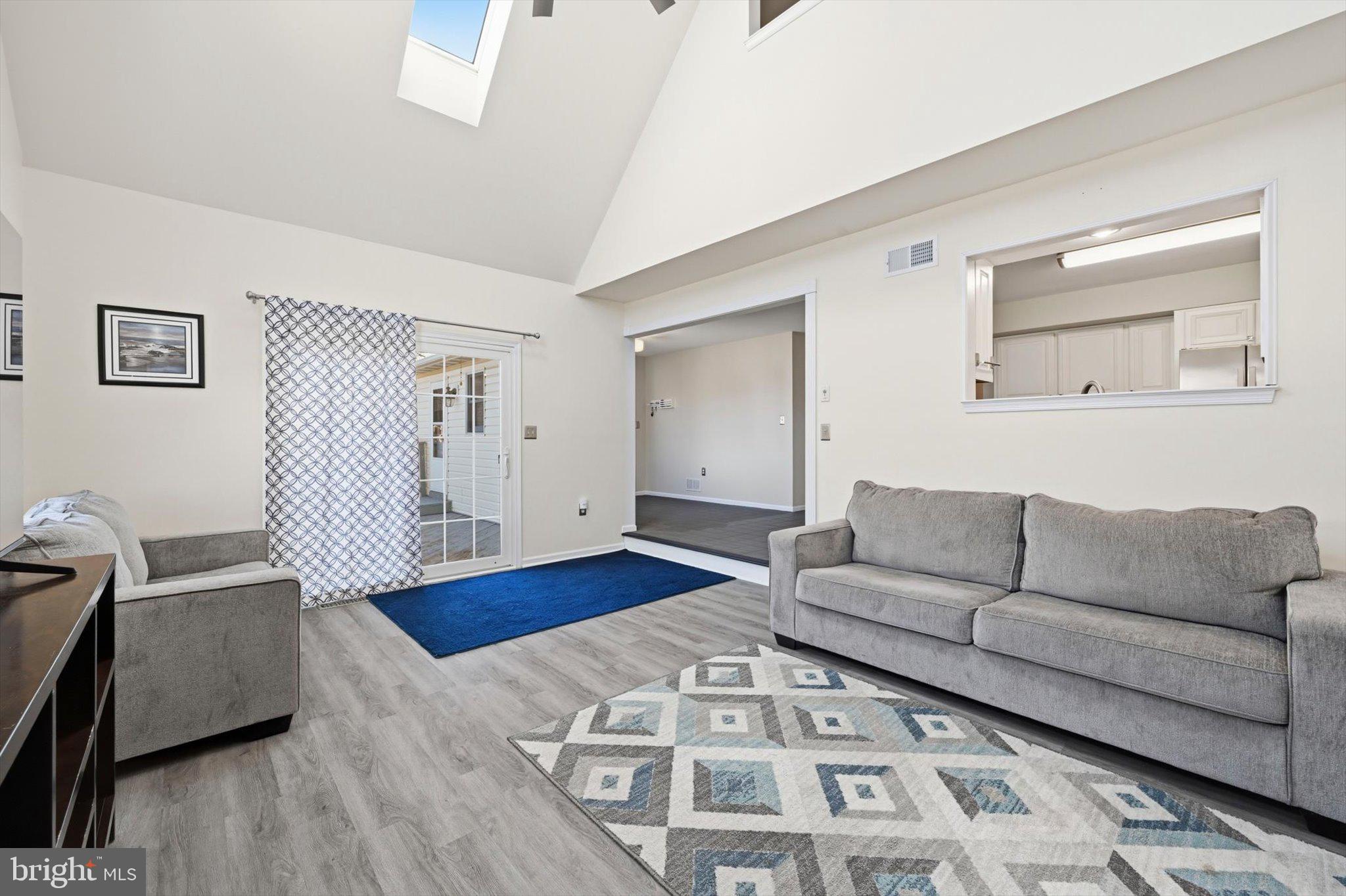 NORTHRIDGE - Residential