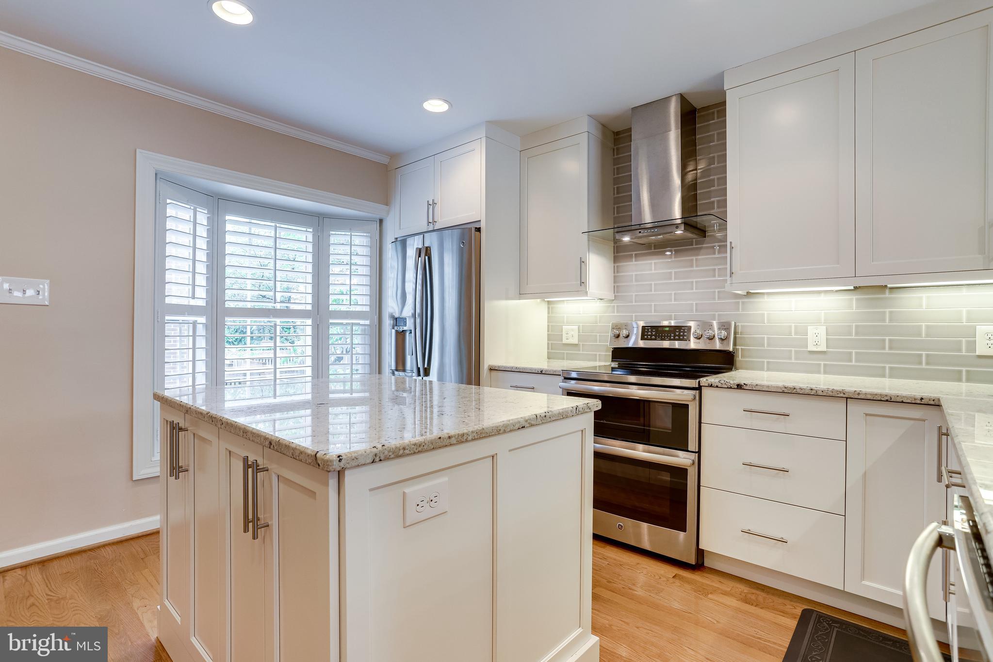 LAUREL MEWS - Residential