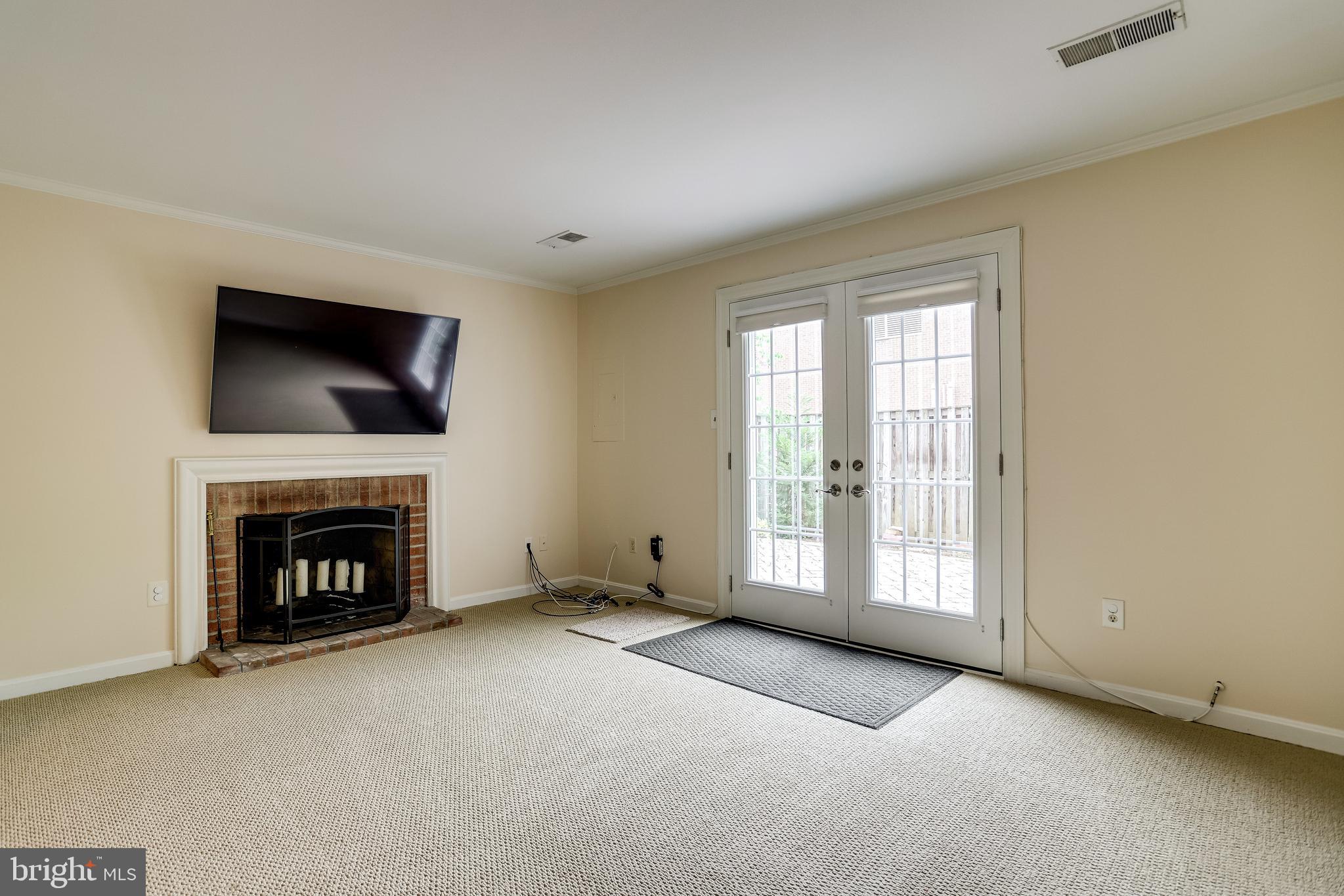 LAUREL MEWS - Residential