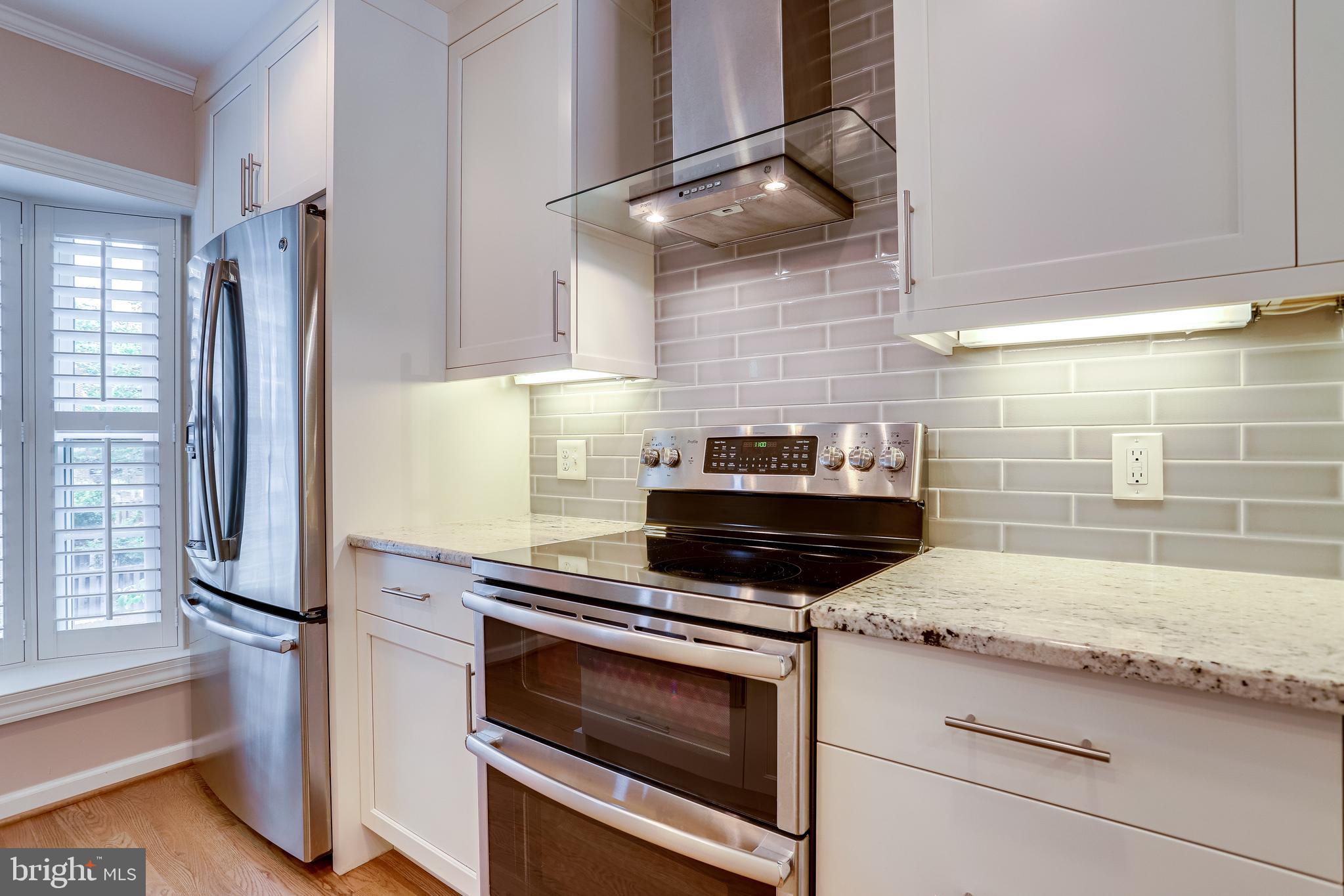 LAUREL MEWS - Residential