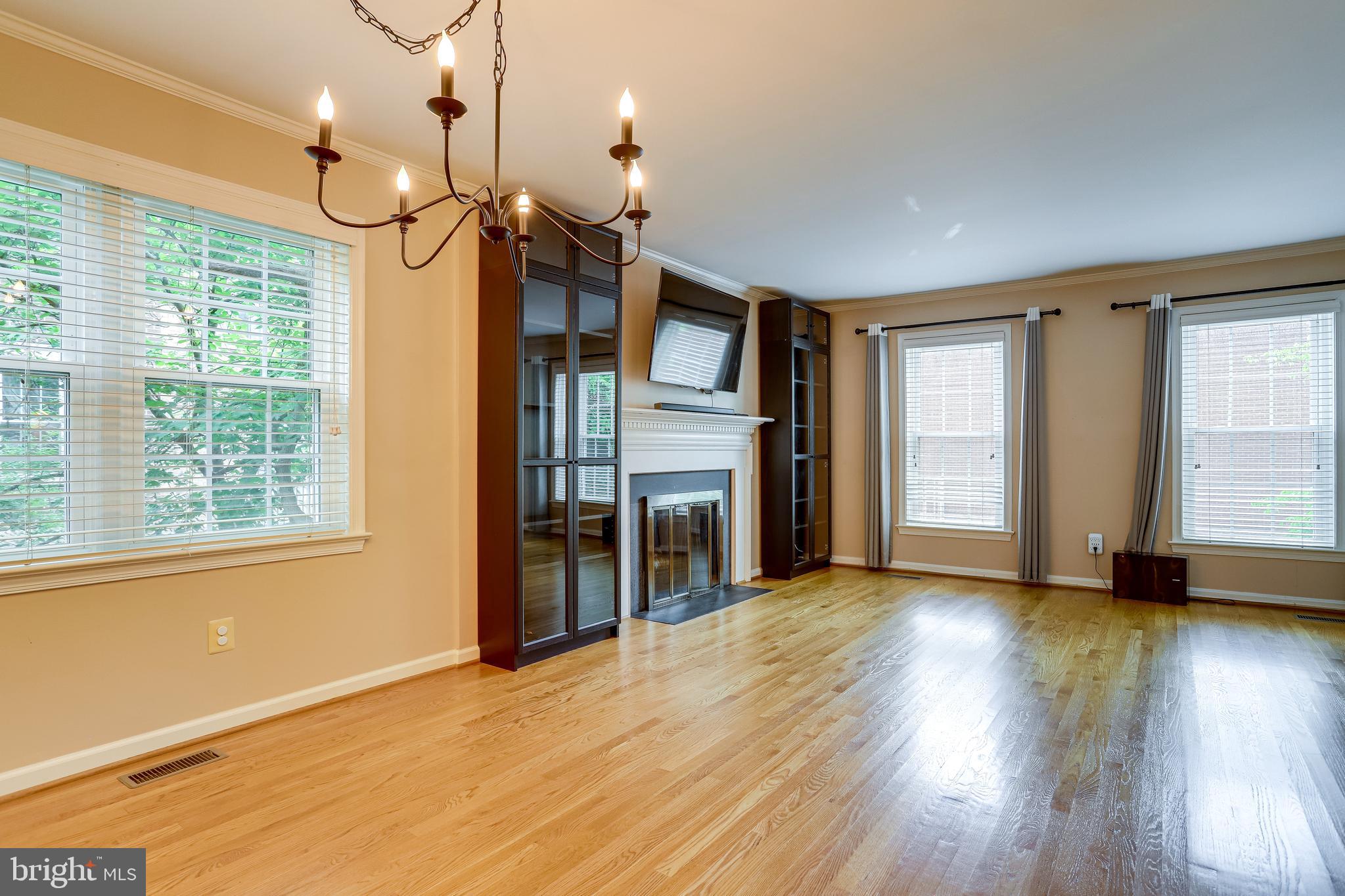 LAUREL MEWS - Residential