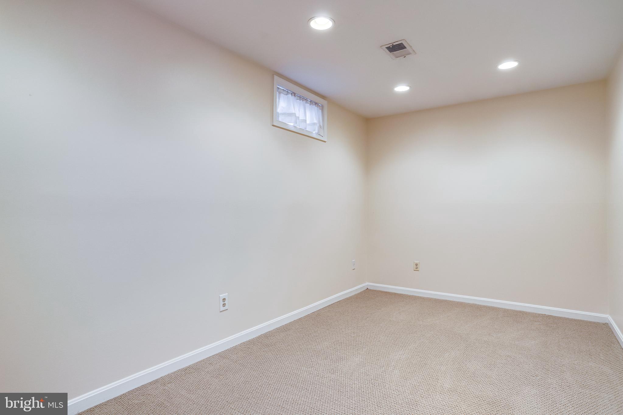 LAUREL MEWS - Residential