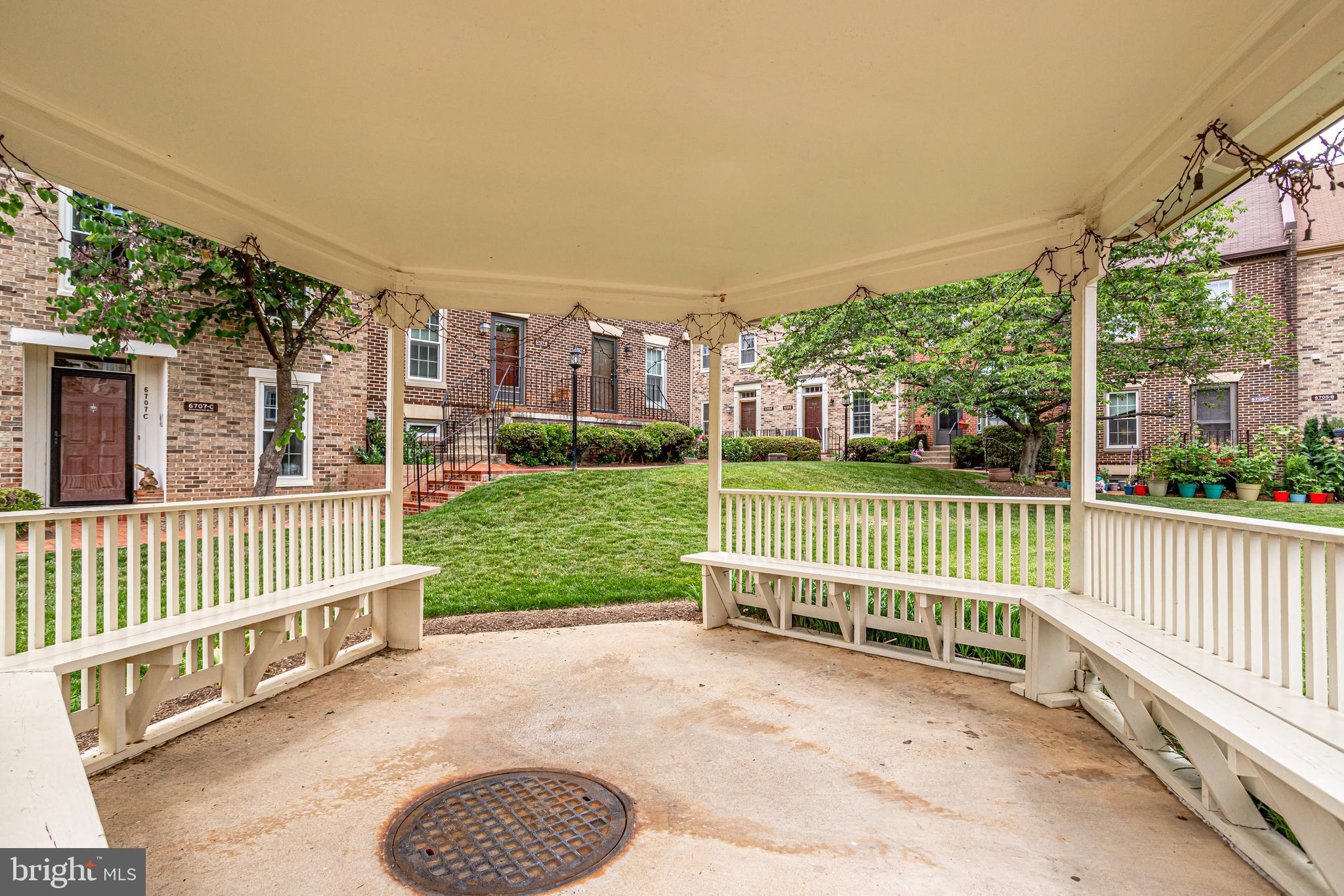 LAUREL MEWS - Residential