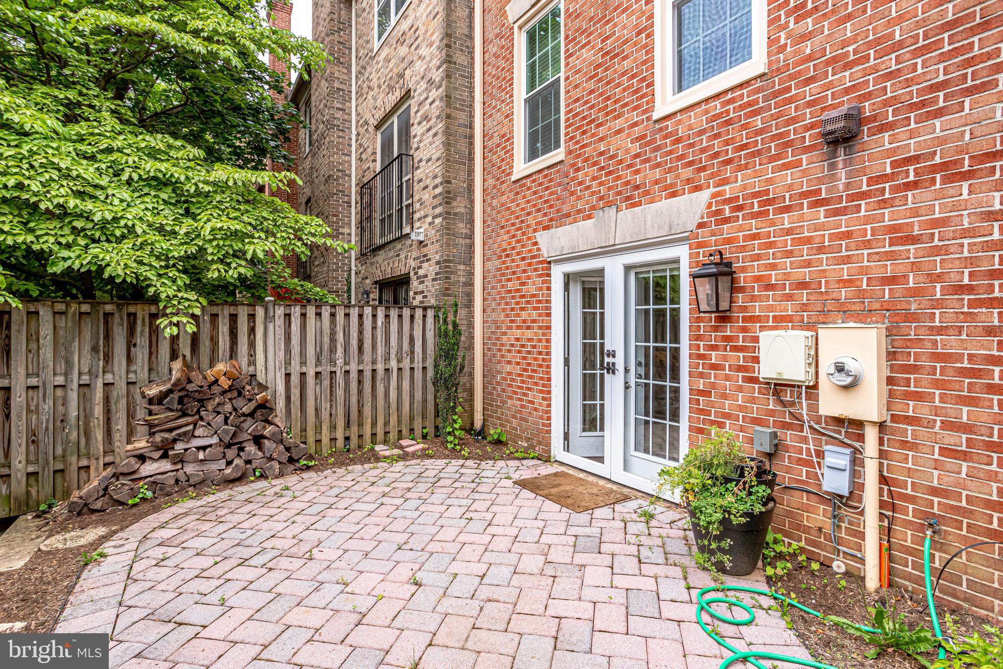 LAUREL MEWS - Residential