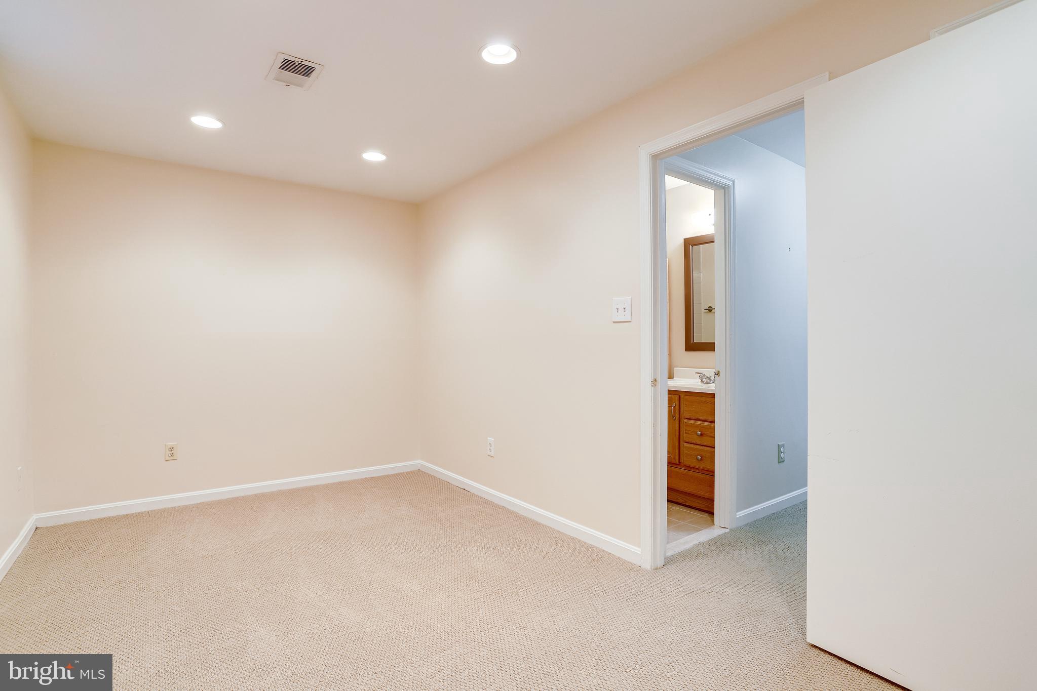 LAUREL MEWS - Residential