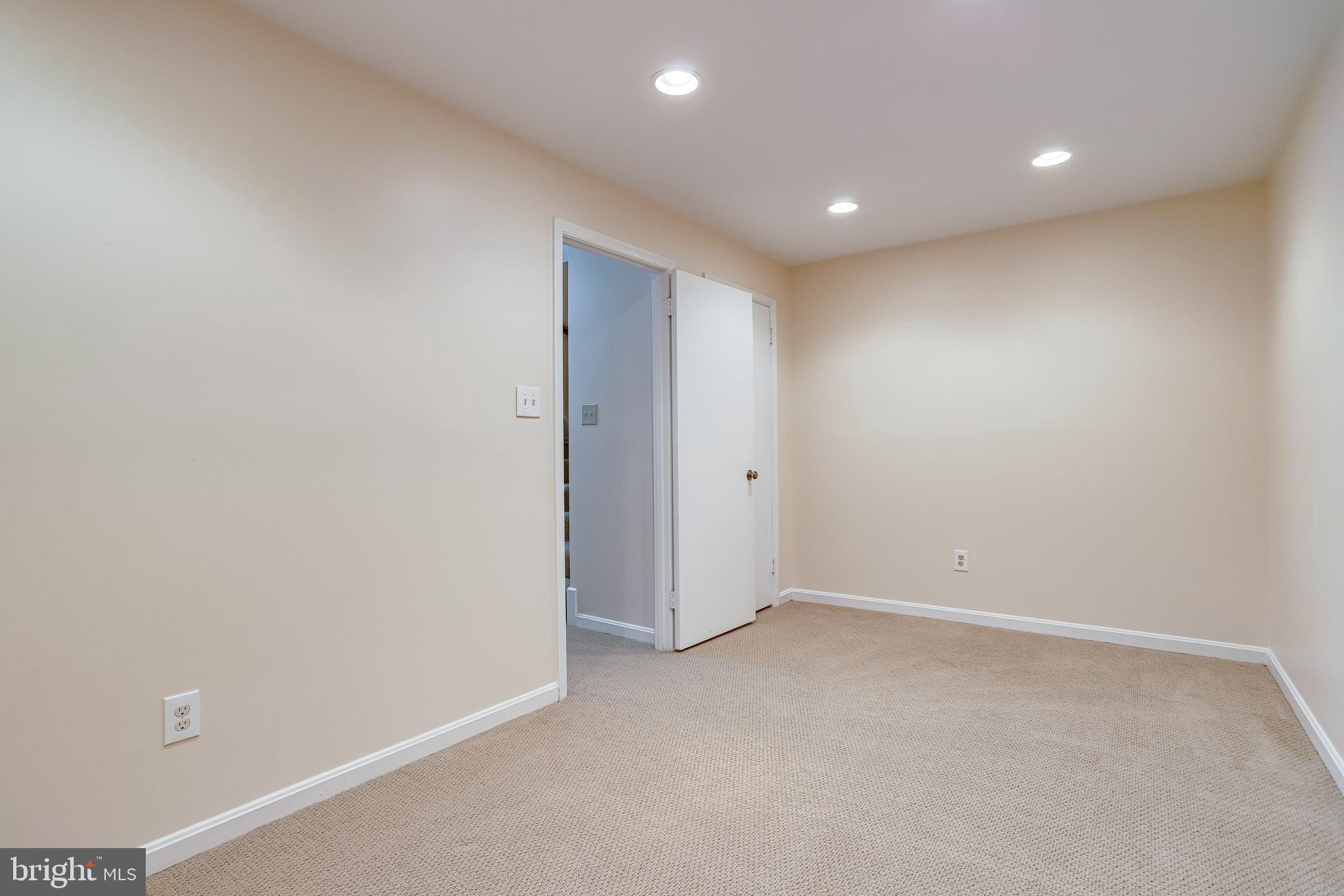 LAUREL MEWS - Residential