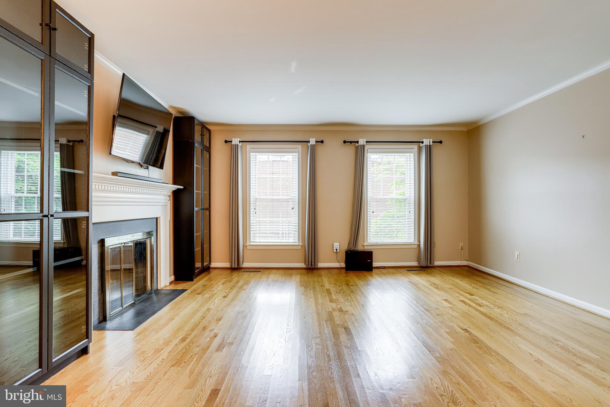 LAUREL MEWS - Residential