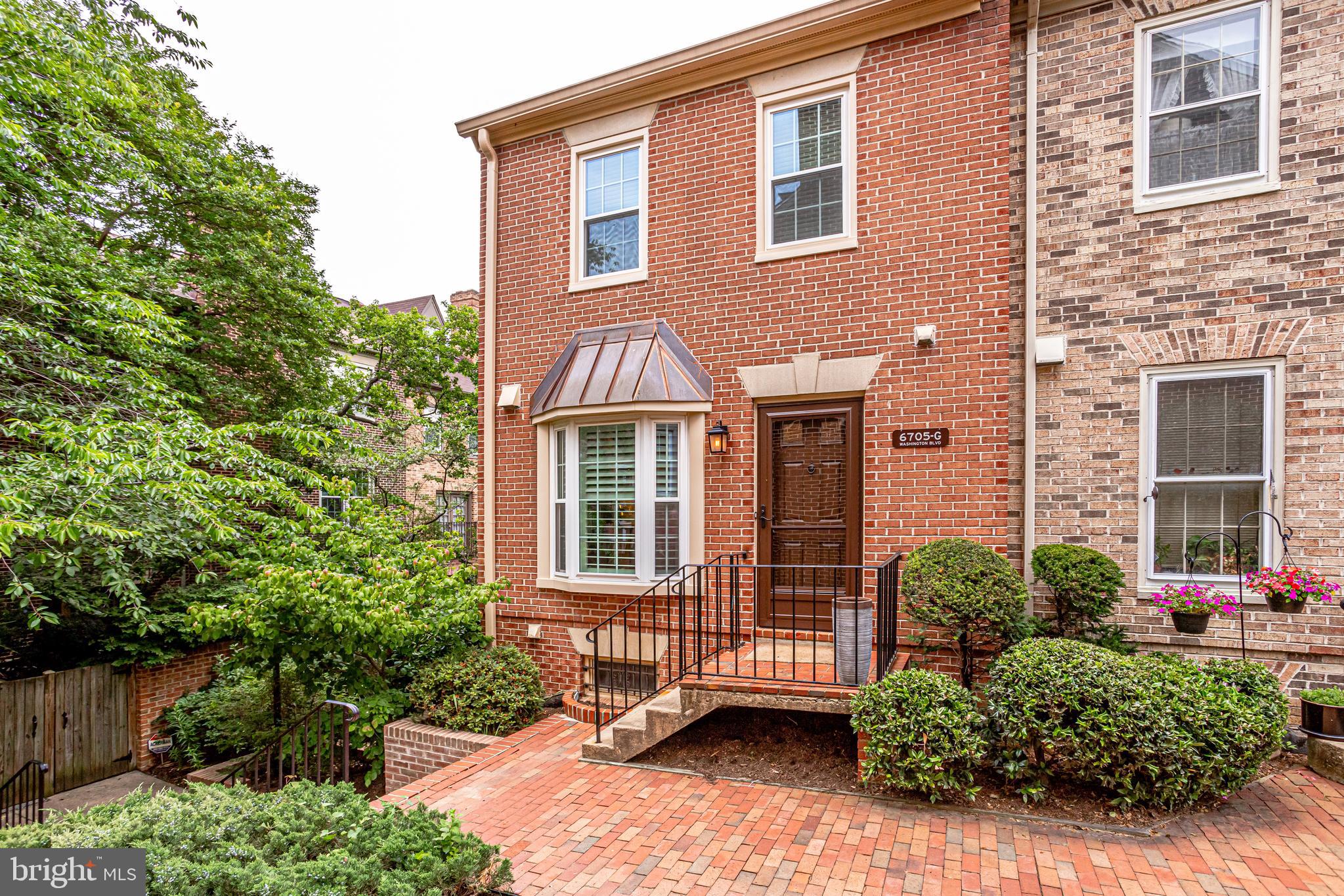 LAUREL MEWS - Residential