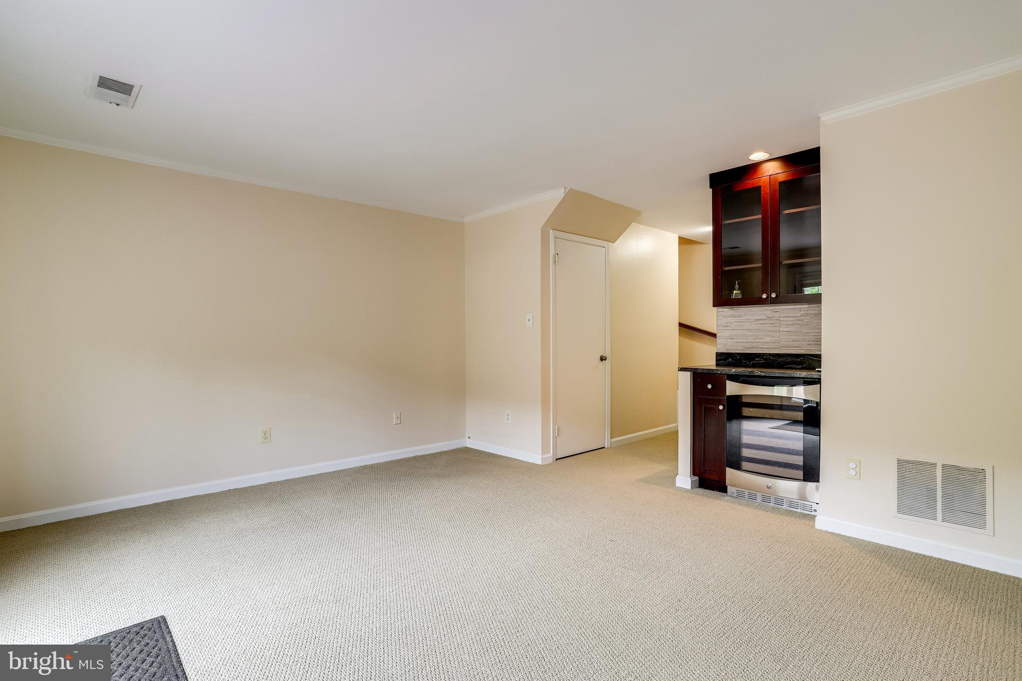 LAUREL MEWS - Residential