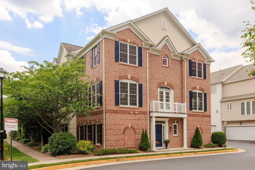OPEN SAT.  2 - 4pm.  Live NEXT to Metro just outside of Old Town Alexandria!  BEAUTIFUL, end-unit, 2-car garage with lots of windows to let light in!  Open floor plan - perfect for entertaining!  Eat-in kitchen w/ granite counters & stainless steel appliances!  Wood floors!  Master suite w/ large walk-in closet & bathroom with deep soaking tub!  1 block to a park, restaurants & shops.