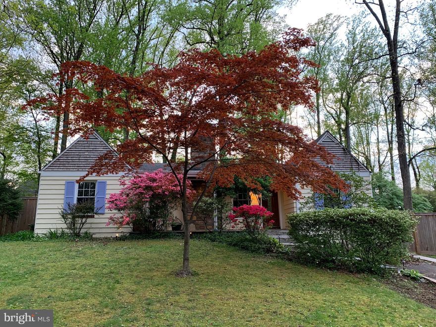 Beautiful single family home is West Falls Church available for rent. 4 bedrooms, 3 full bathrooms on almost .50 fenced in acres. Hardwood floors though out, updated kitchen and a sunroom filled with natural light. Fantastic location within easy access to major roads and highways. Pets are welcome and lawn maintenance is included.