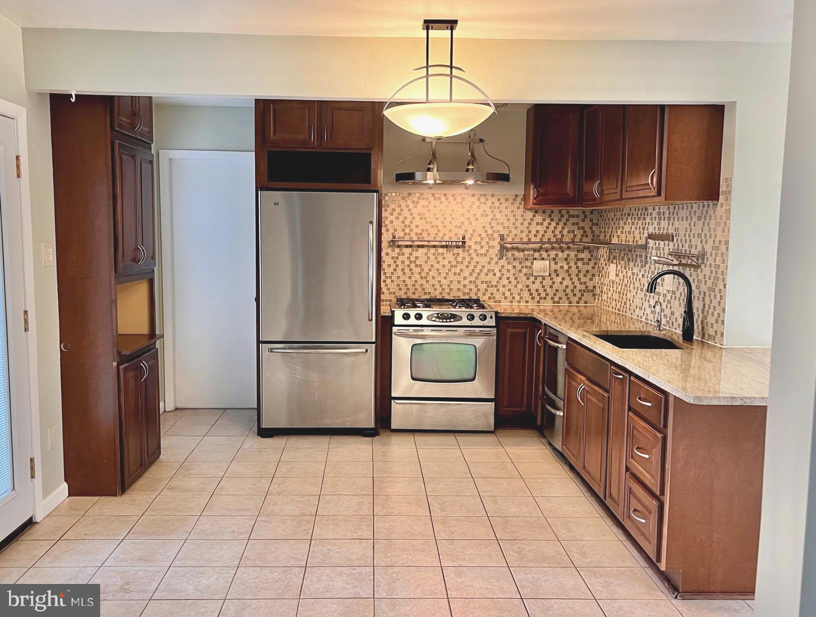 ROLLING VALLEY WEST - Residential Lease