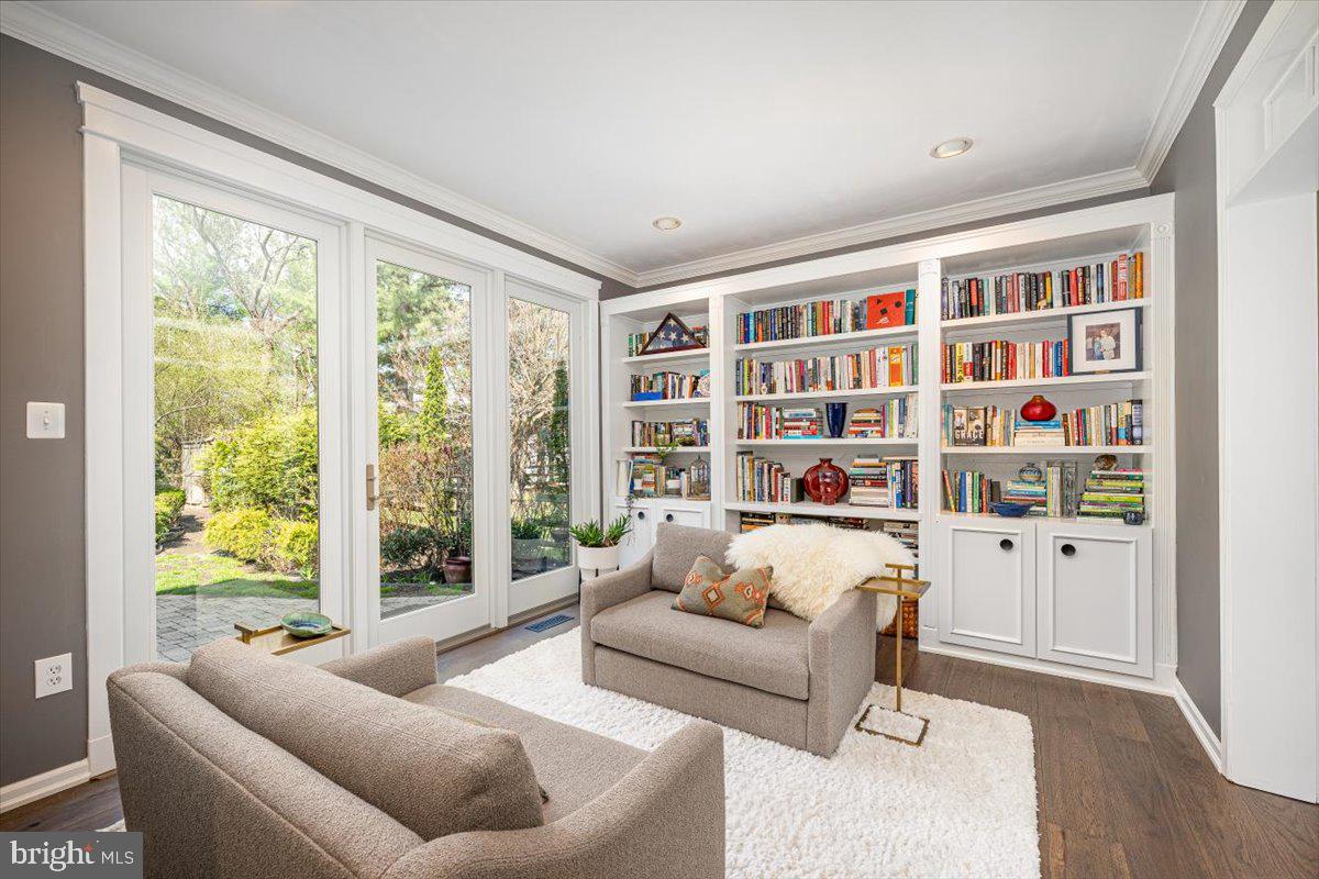 VILLAGE OF RIVER HILL - Residential