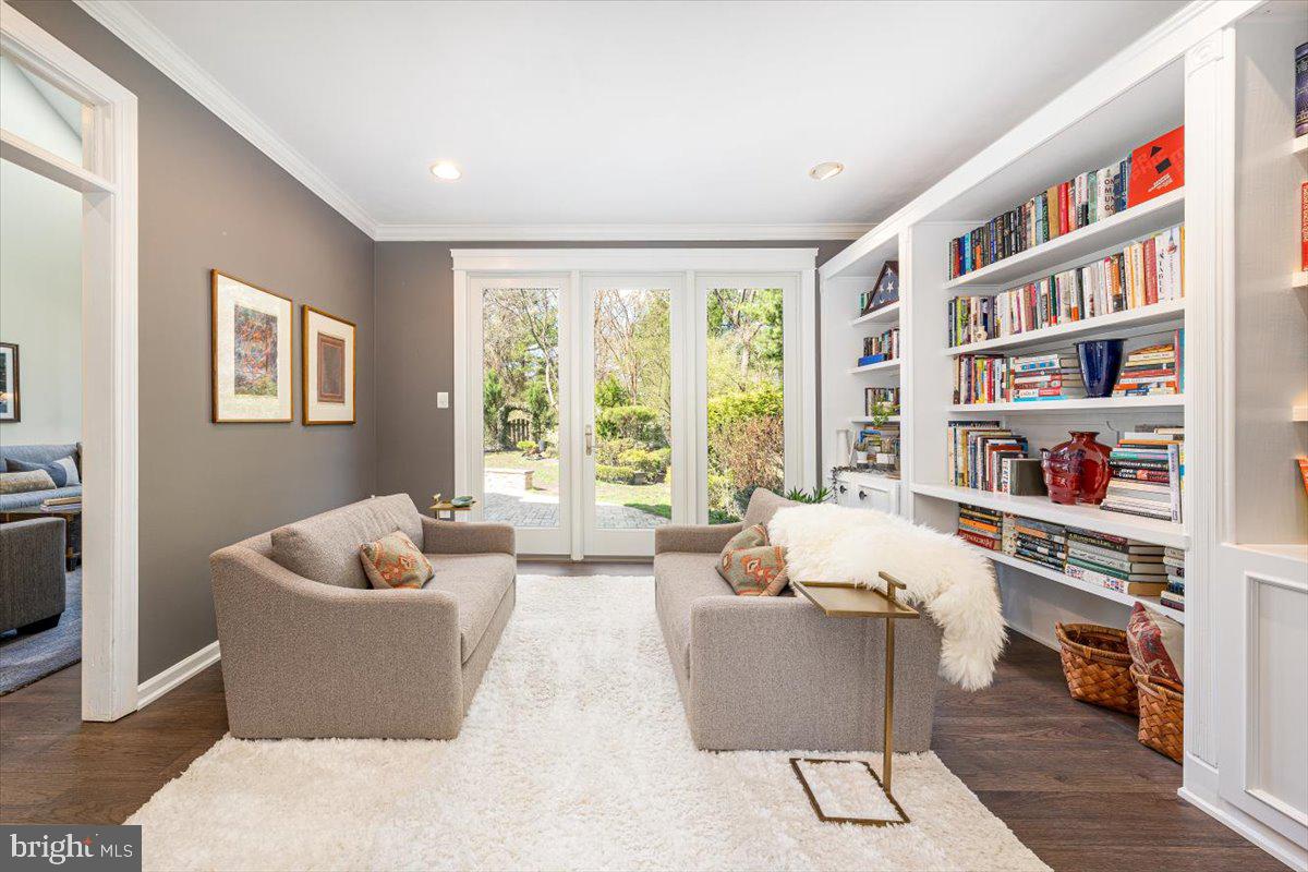 VILLAGE OF RIVER HILL - Residential