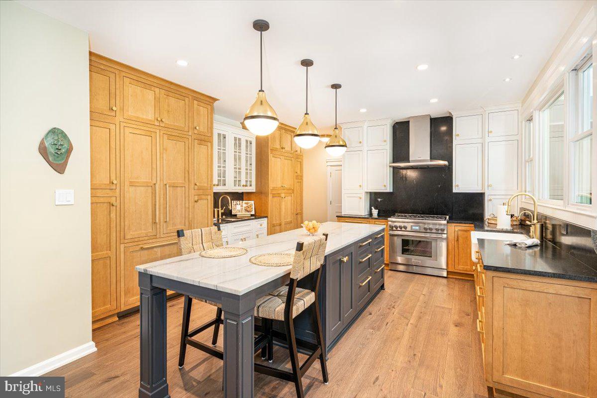 VILLAGE OF RIVER HILL - Residential