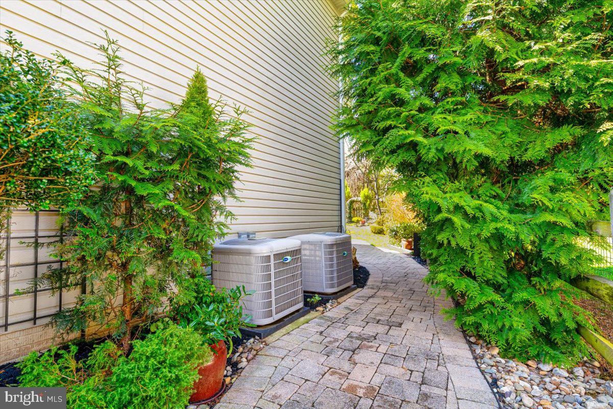 VILLAGE OF RIVER HILL - Residential