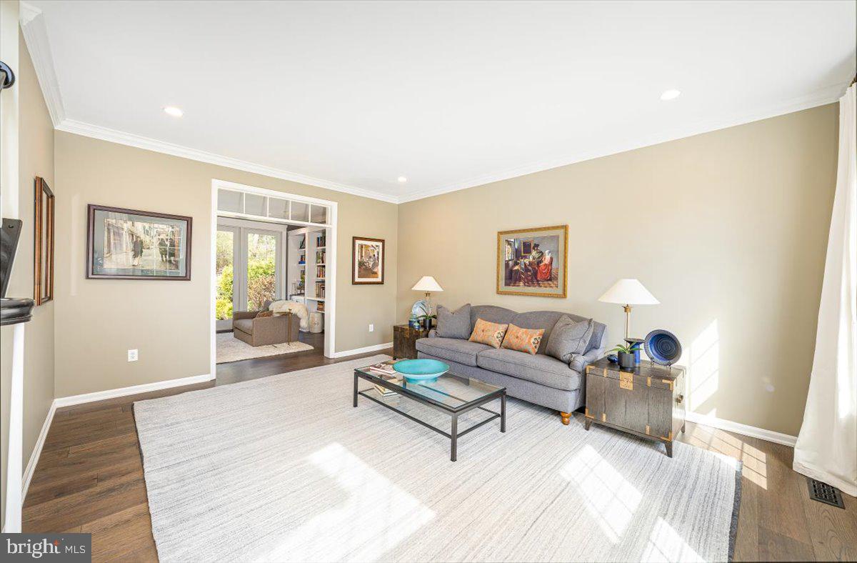 VILLAGE OF RIVER HILL - Residential