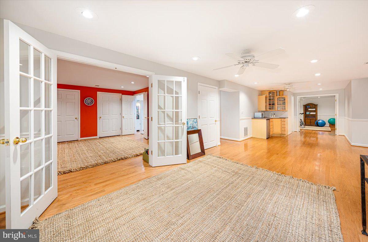 VILLAGE OF RIVER HILL - Residential