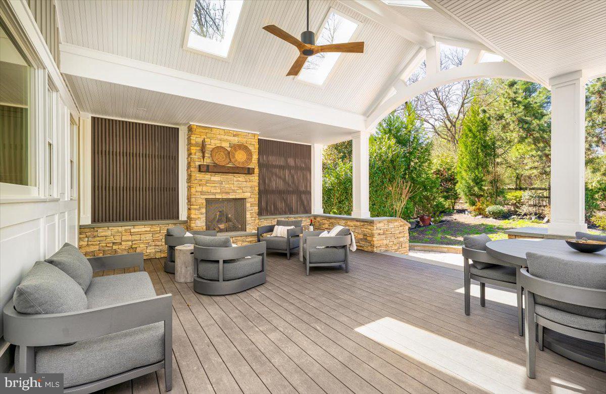 VILLAGE OF RIVER HILL - Residential