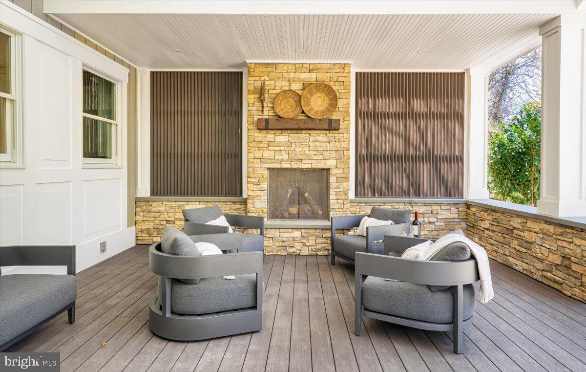 VILLAGE OF RIVER HILL - Residential