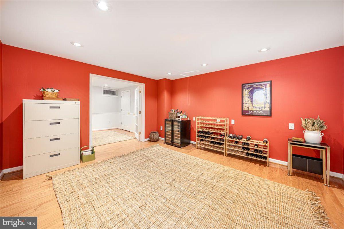 VILLAGE OF RIVER HILL - Residential