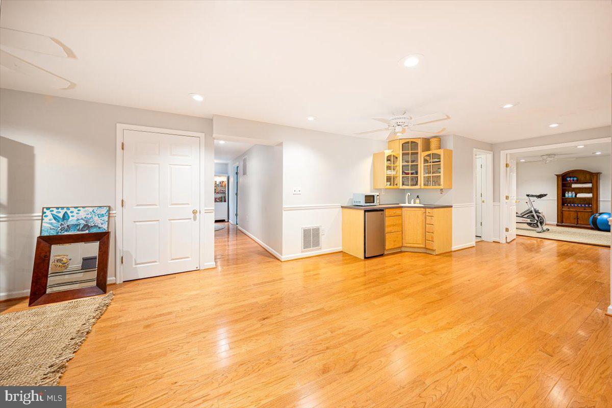 VILLAGE OF RIVER HILL - Residential