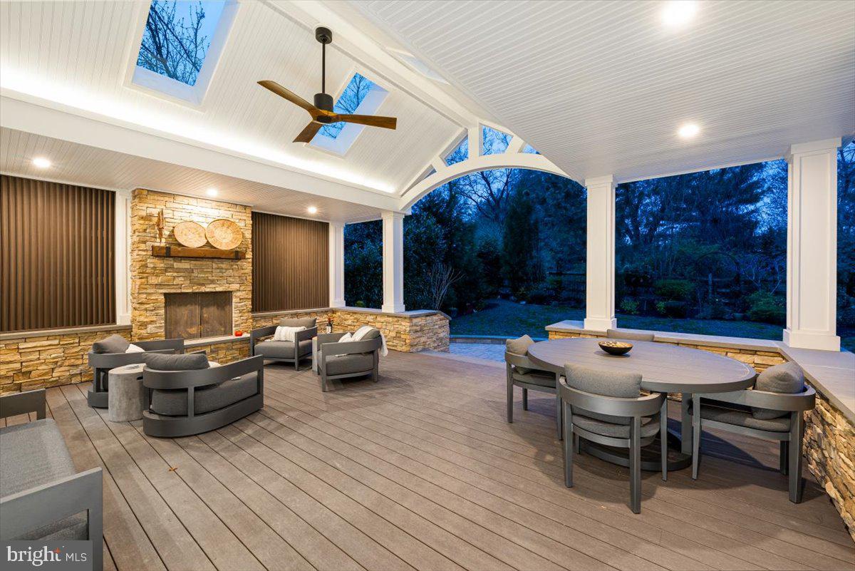 VILLAGE OF RIVER HILL - Residential