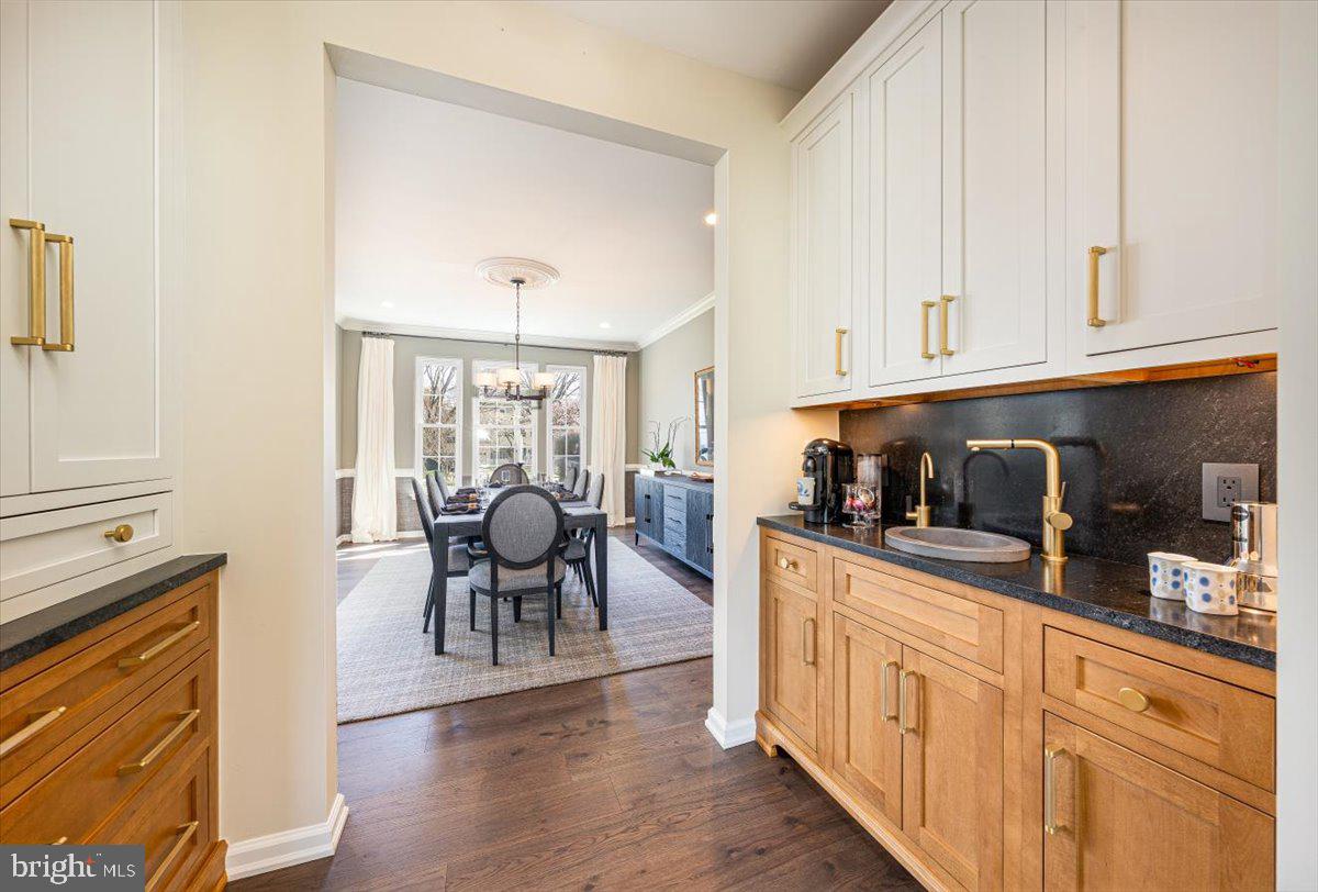 VILLAGE OF RIVER HILL - Residential