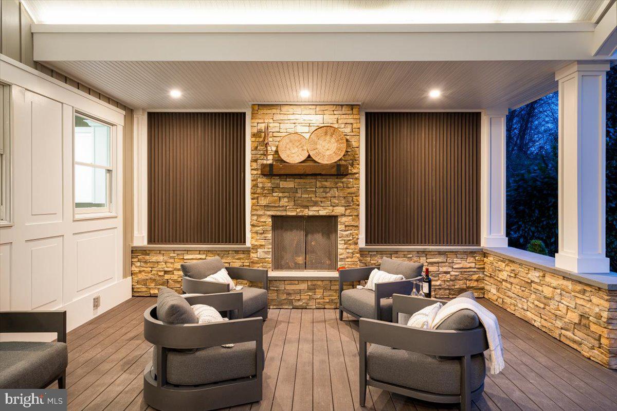 VILLAGE OF RIVER HILL - Residential