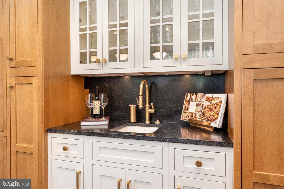 VILLAGE OF RIVER HILL - Residential