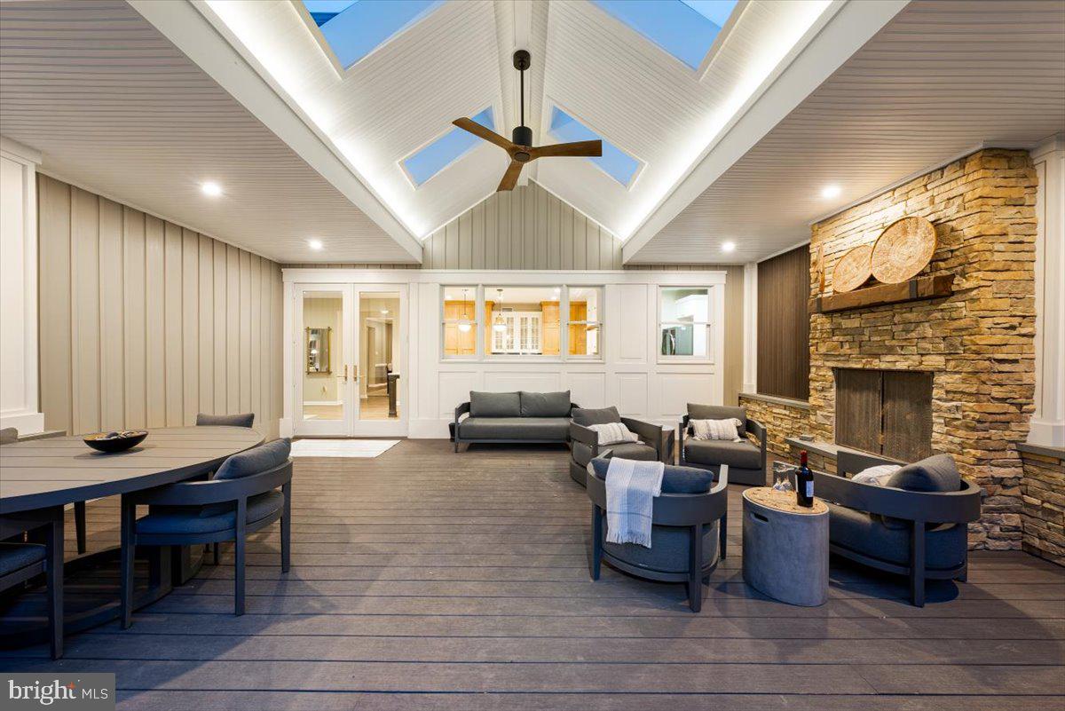 VILLAGE OF RIVER HILL - Residential