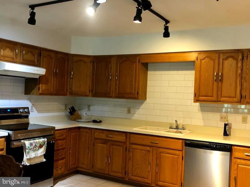 FAIRFIELD ACRES - Residential