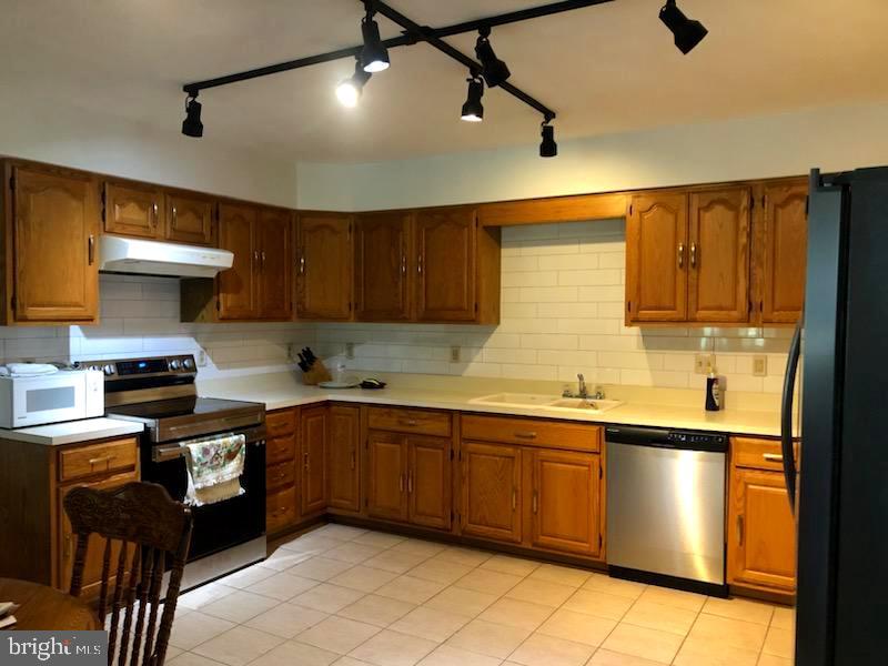 FAIRFIELD ACRES - Residential