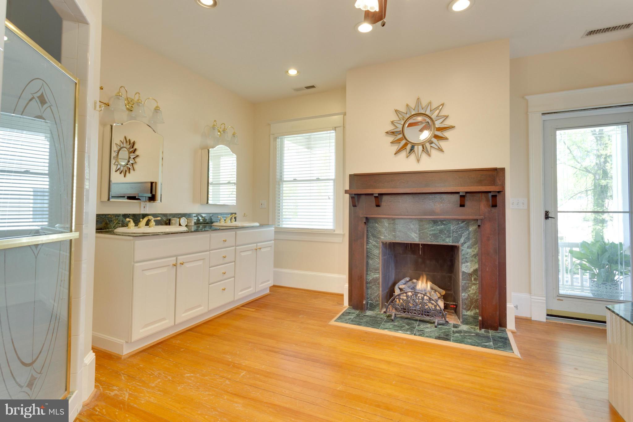 GROVE AVENUE - Residential